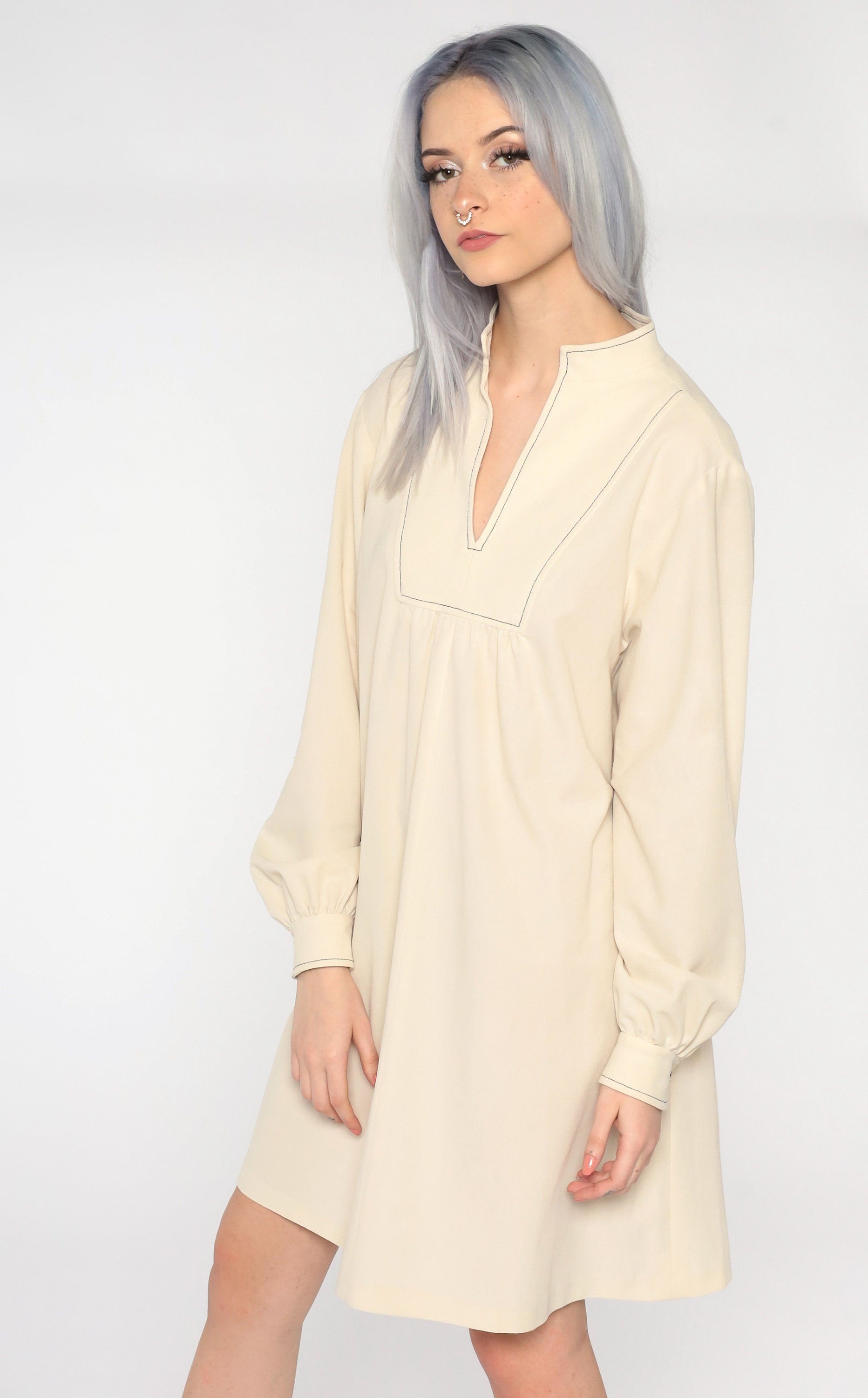 1960s Cream Shift Dress V-Neck Long Sleeve Mod Mini Polyester Large L