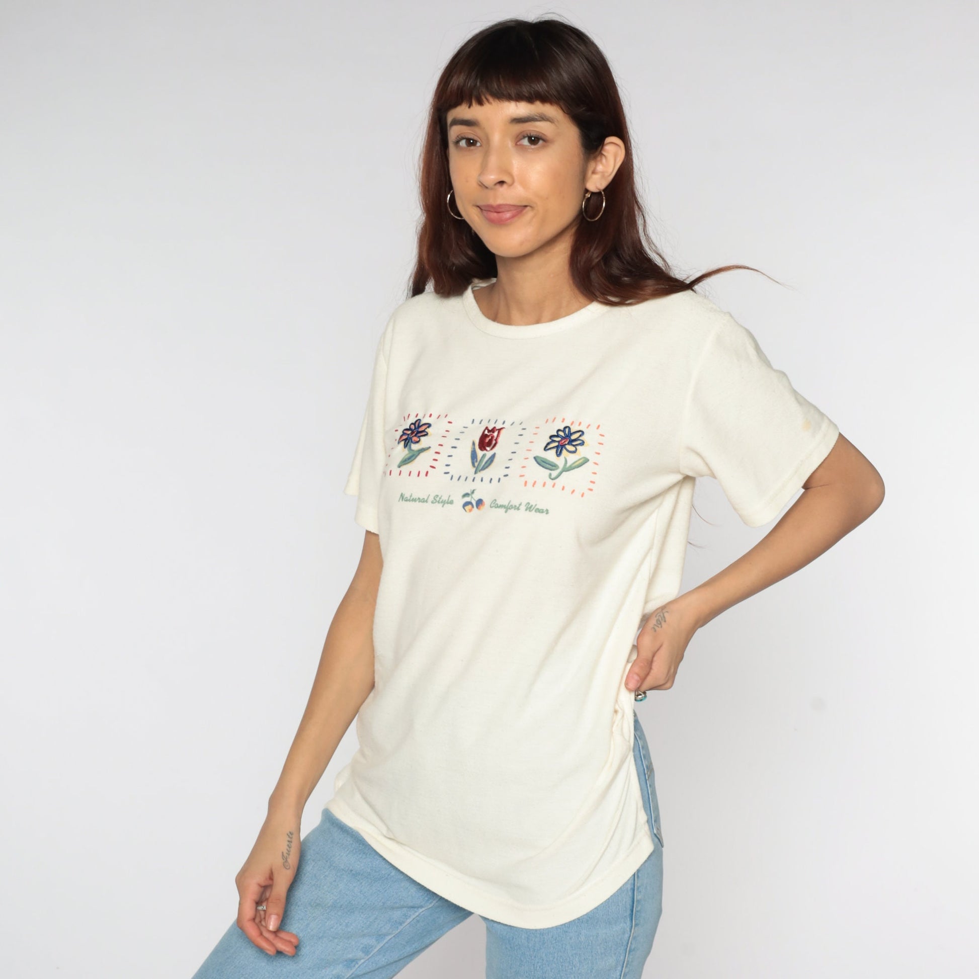 90s Floral Embroidered T-Shirt Natural Style Comfort Wear Graphic Tee Small S