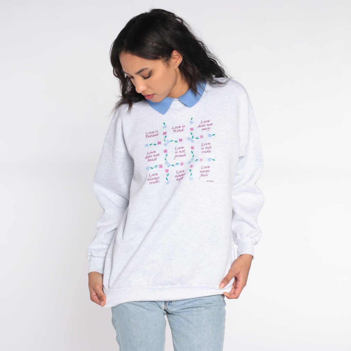 00s Love Is Kind Bible Verse Sweatshirt Grey Collared Graphic Large L