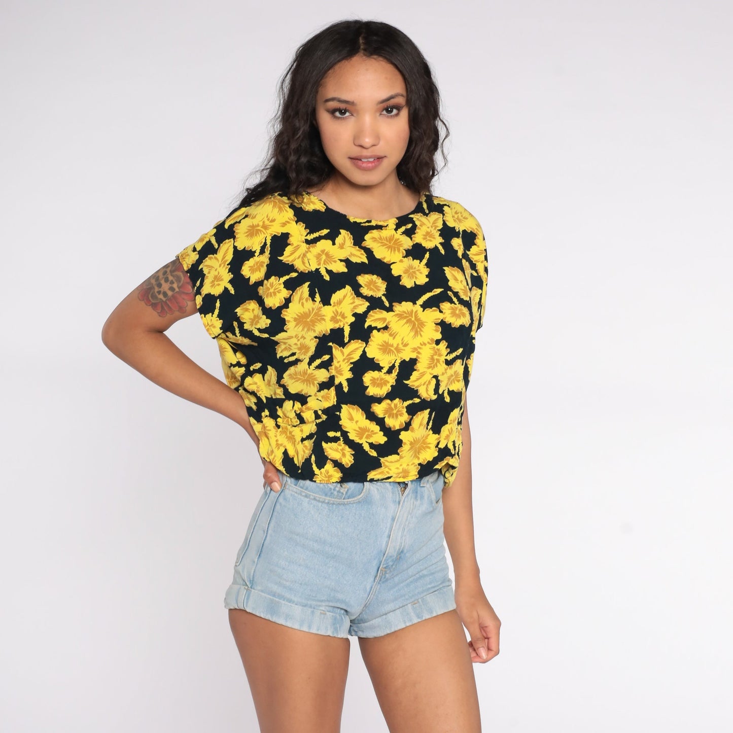 90s Yellow Floral Rayon Shirt Short Sleeve Blouse Small