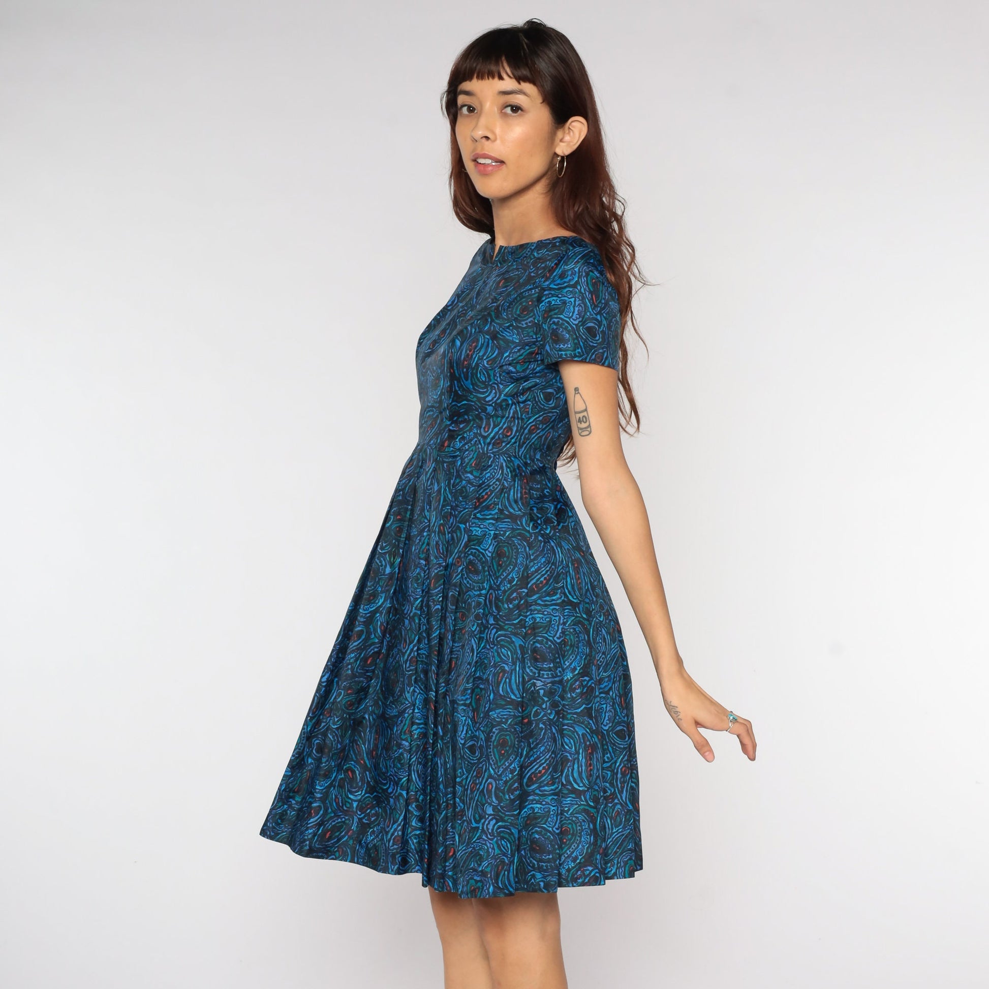 1960s Blue Paisley Pleated Midi Dress High Waist Short Sleeve Extra Small XS