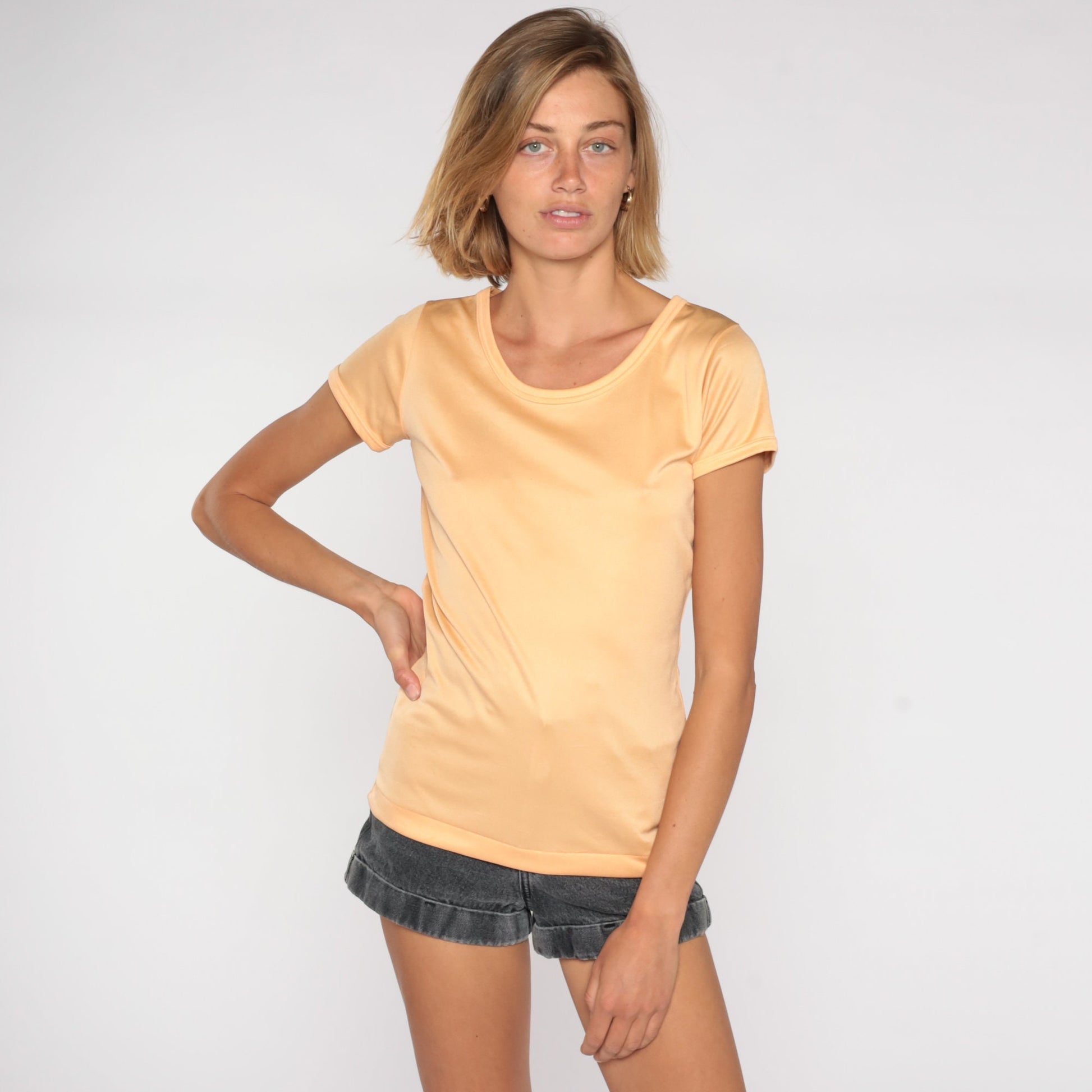 80s Peach Scoop Neck T-Shirt Shiny Polyester Short Sleeve Small