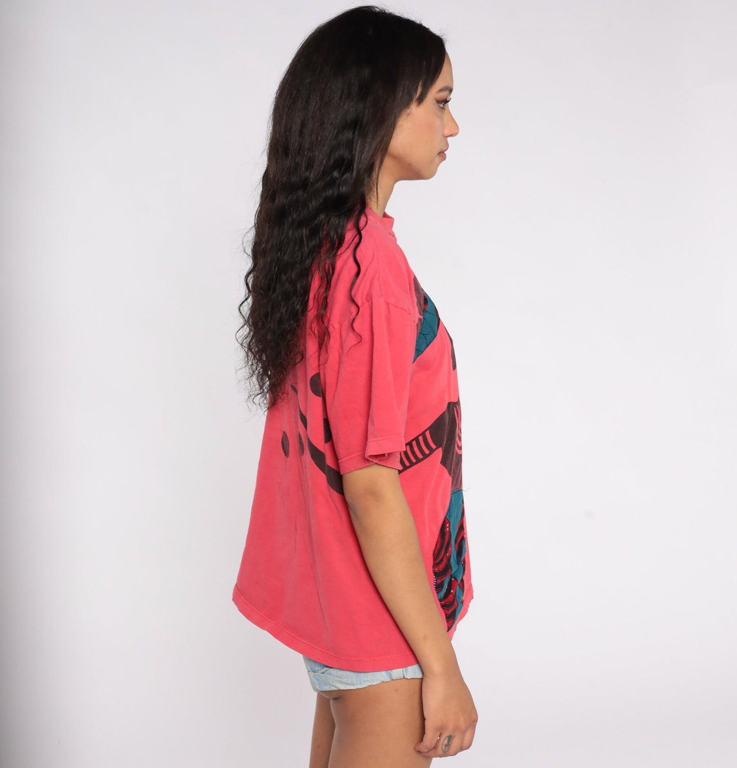 90s Kenyan Village Woman Graphic T-Shirt Cotton Red Large