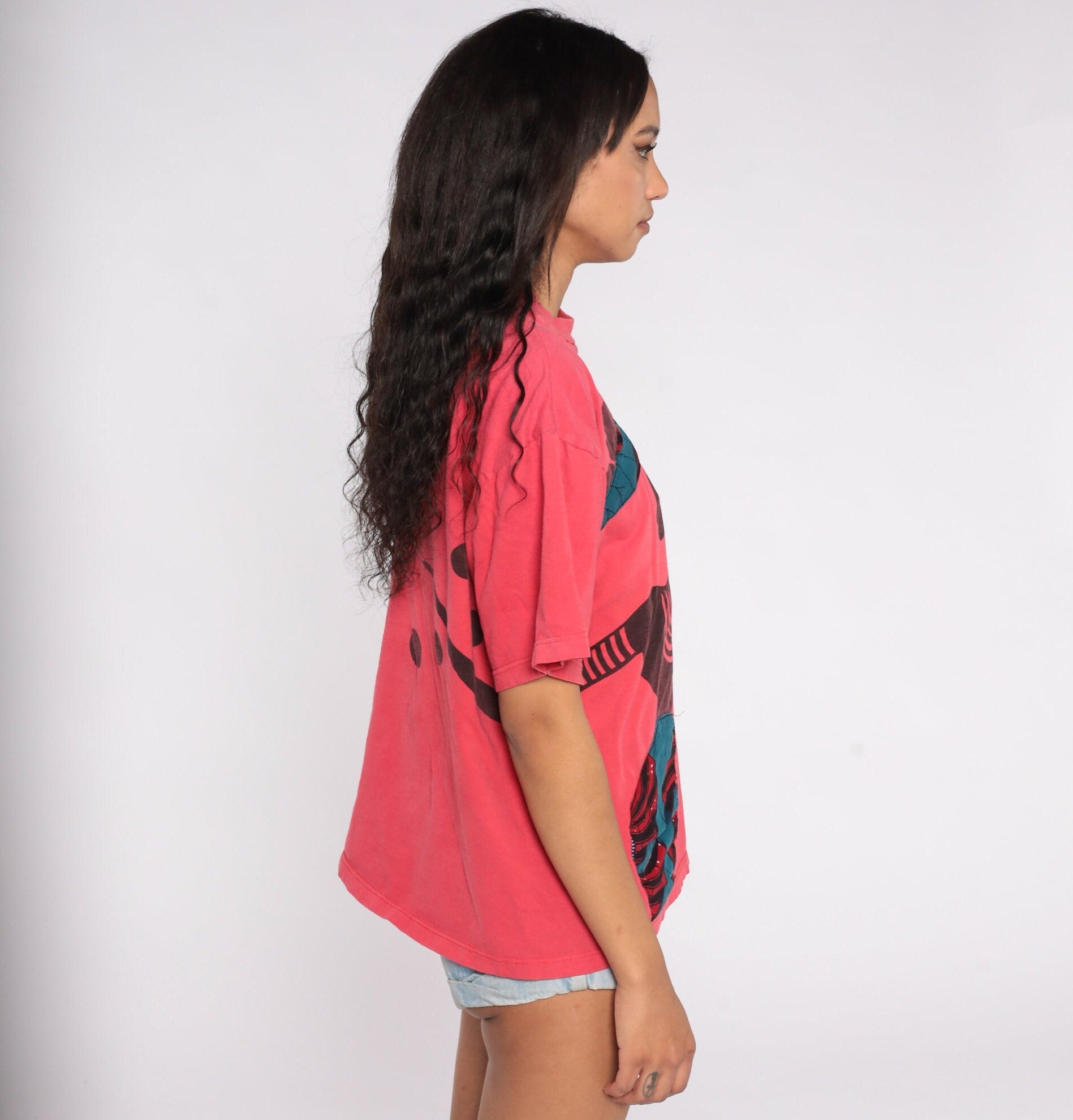 90s Kenyan Village Woman Graphic T-Shirt Cotton Red Large