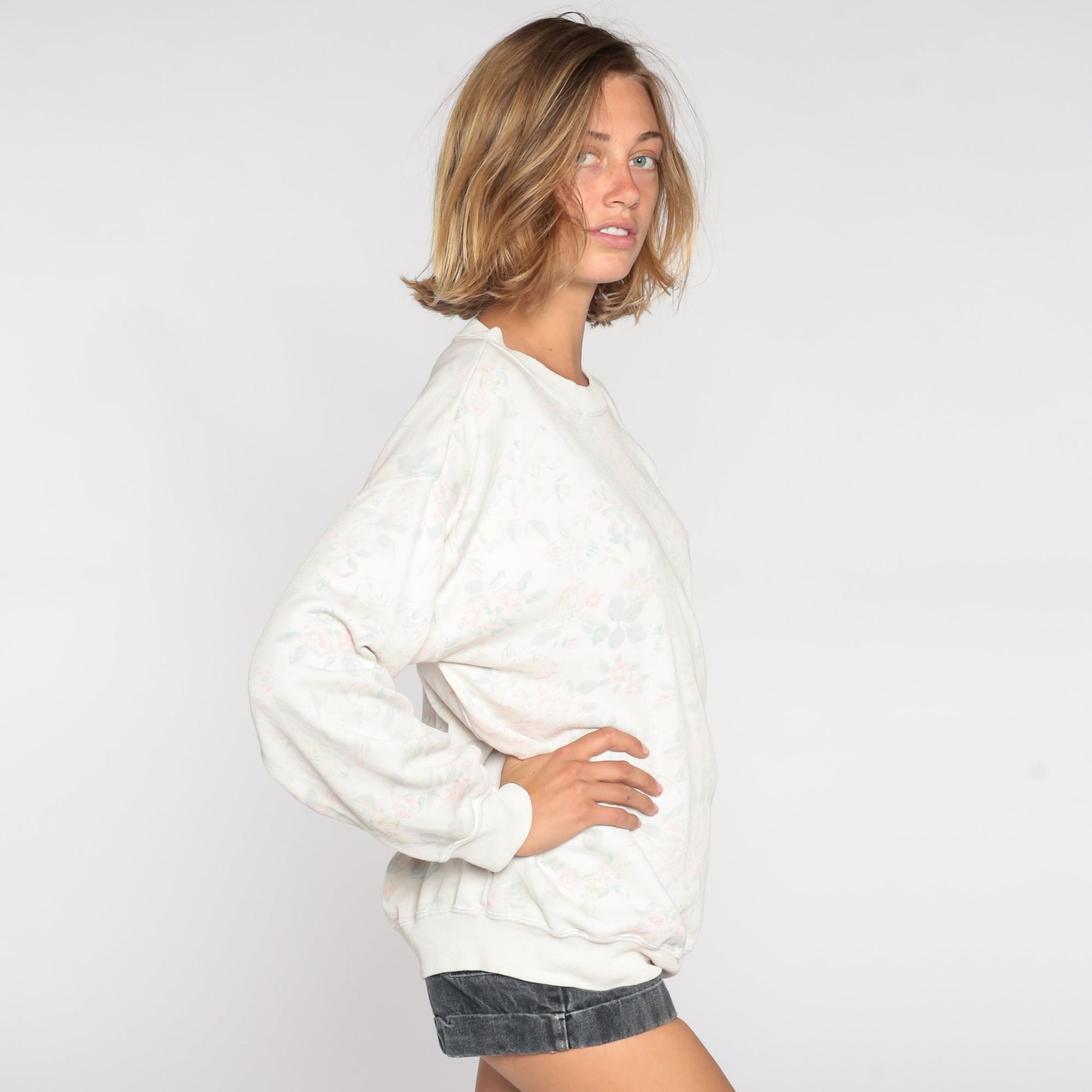 90s Floral Sweatshirt Muted Pastel Flower Print Crewneck Pullover Small