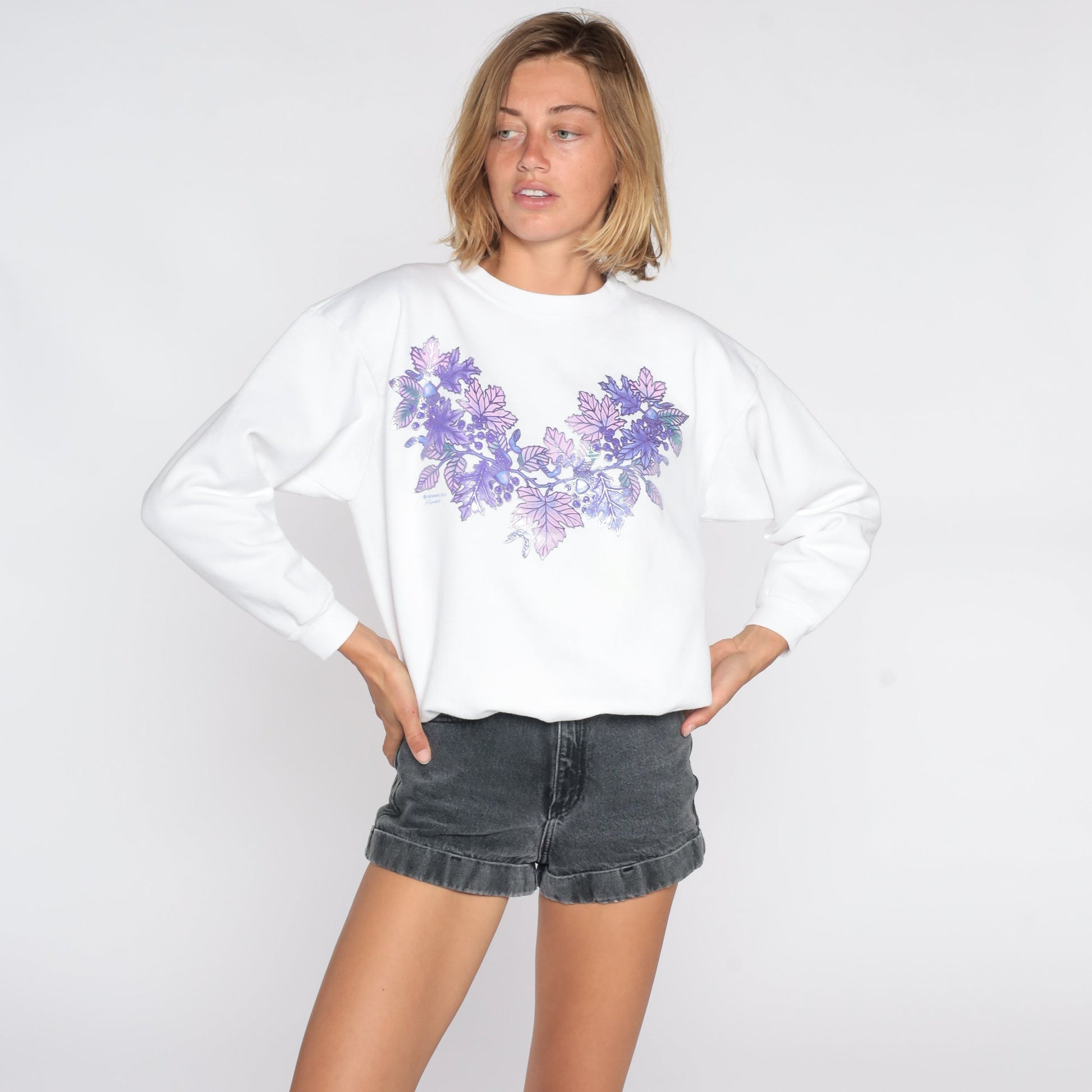 90s Leaf Print Sweatshirt White Graphic Crewneck Purple Acorn Nature Medium M