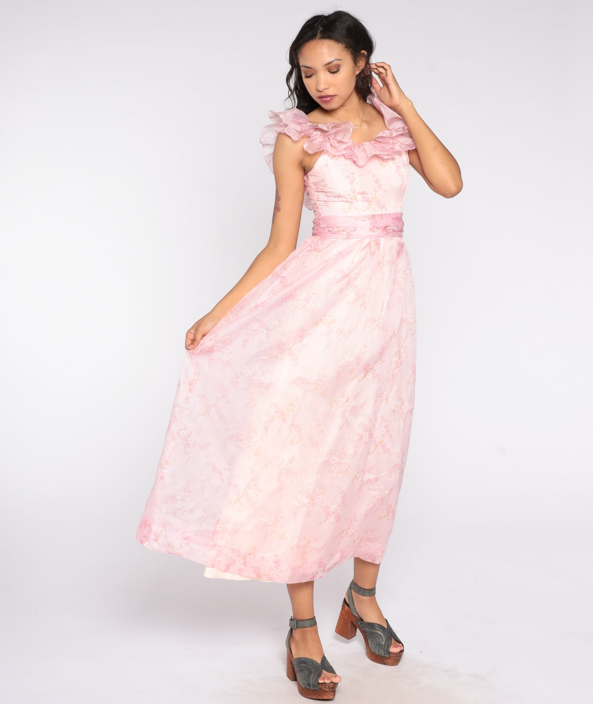 70s Baby Pink Floral Maxi Dress Fitted Bodice High Waist Ruffle Neckline Small