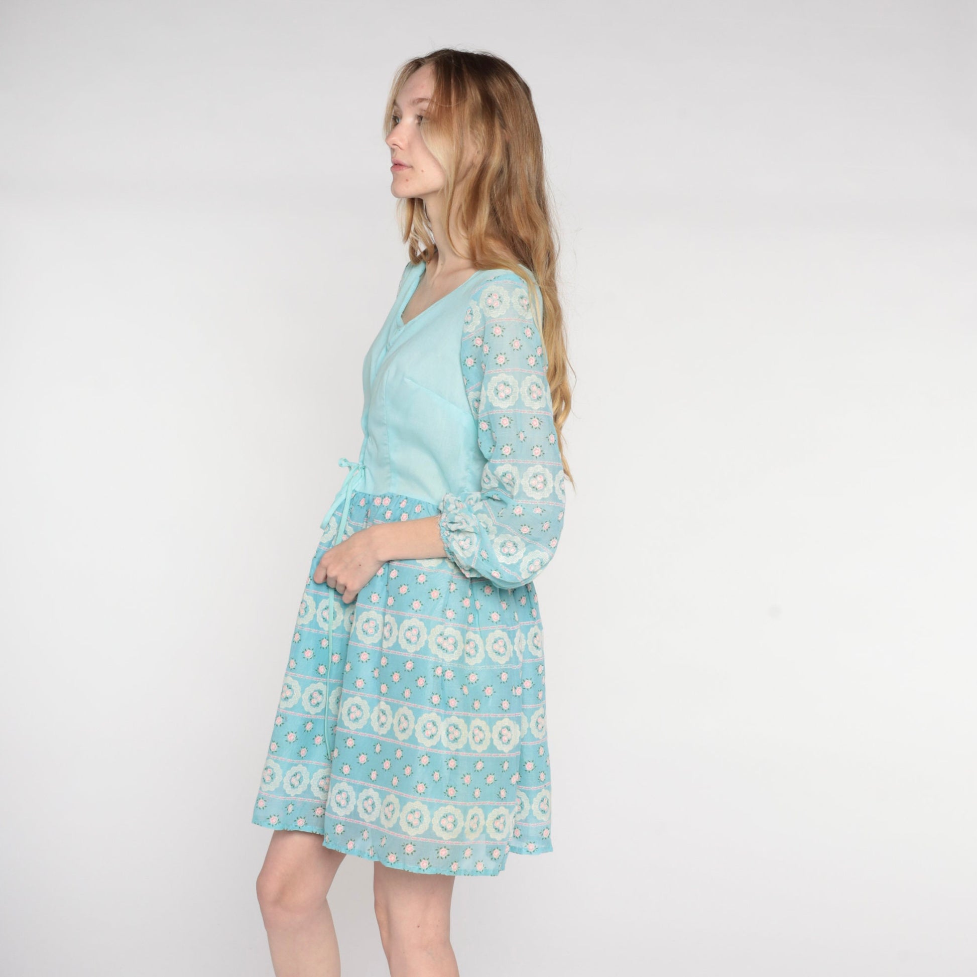 70s Baby Blue Floral Mini Dress Peasant Sleeves Lace-Up Bodice Medium