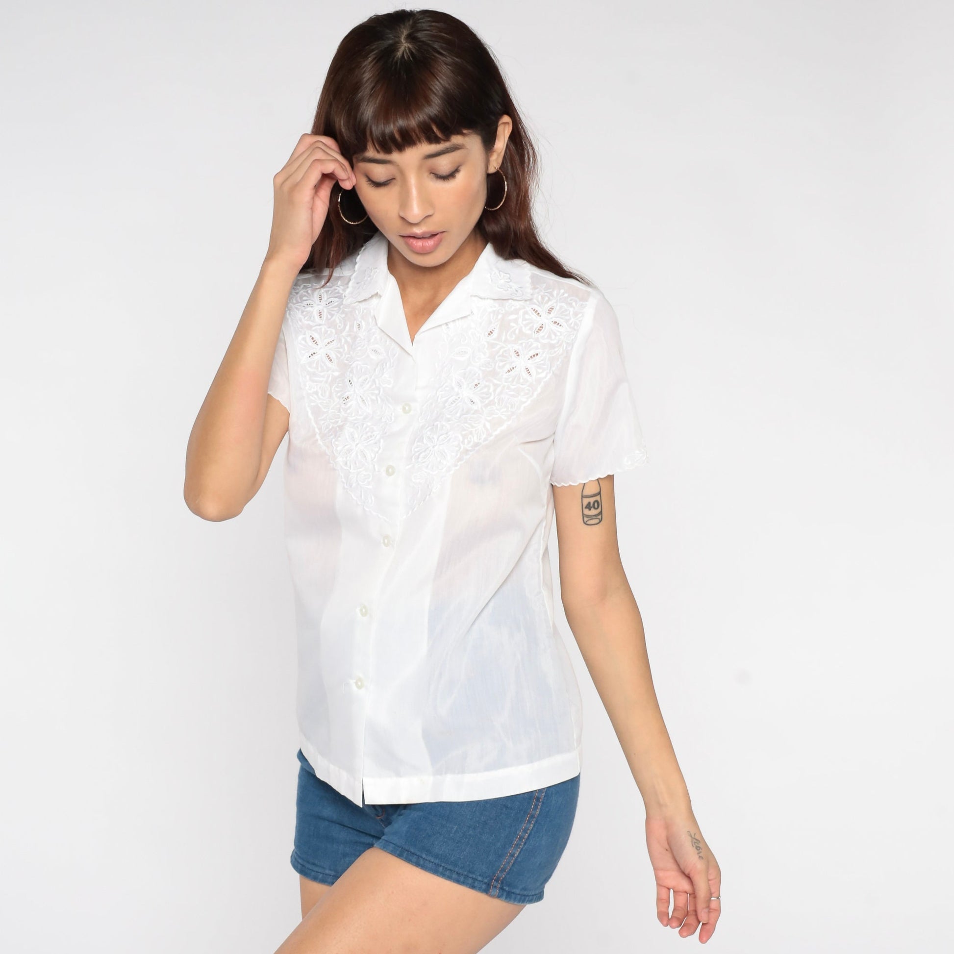 80s White Embroidered Floral Eyelet Button-Up Blouse Short Sleeve Small