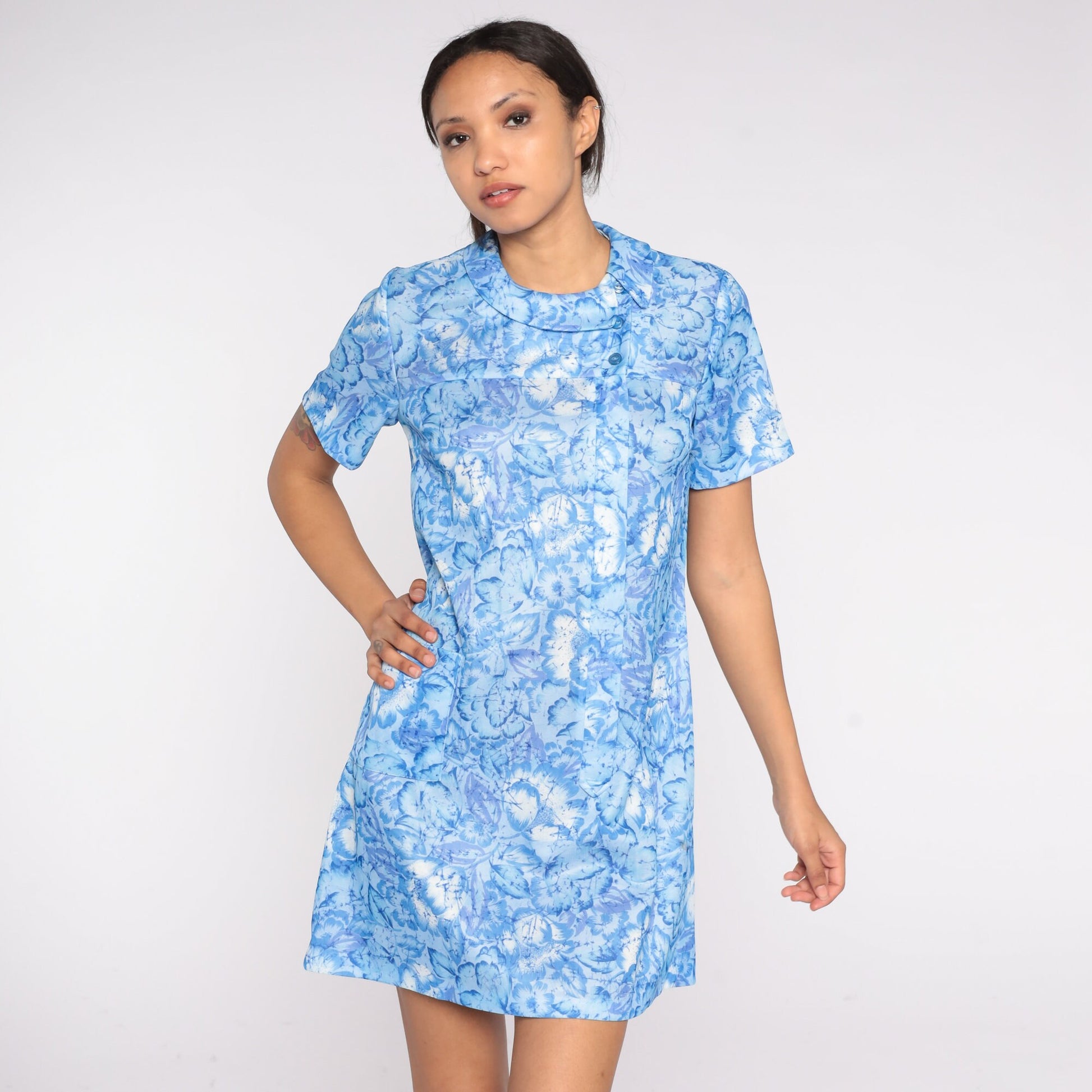 60s Blue Floral Shift Dress Mini Length Short Sleeve Round Collar Medium
