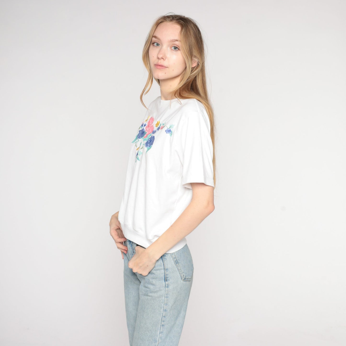 80s White Embroidered Floral Top Short Sleeve Banded Hem Medium