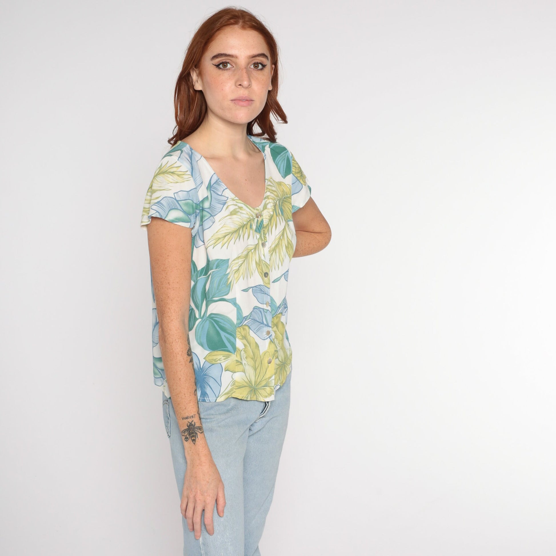 00s Tropical Leaf Button-Up Blouse White Blue Green Rayon Short Sleeve Small S
