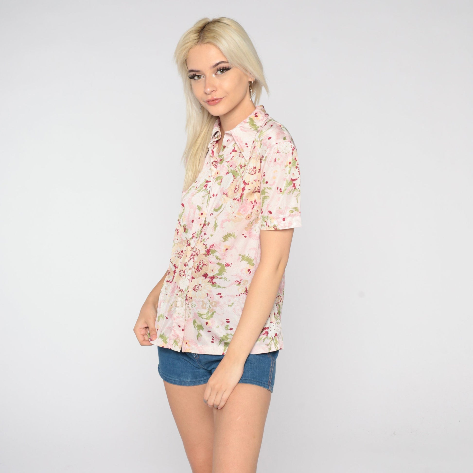 70s Pink Floral Button-Up Blouse Short Sleeve Pointed Collar Medium