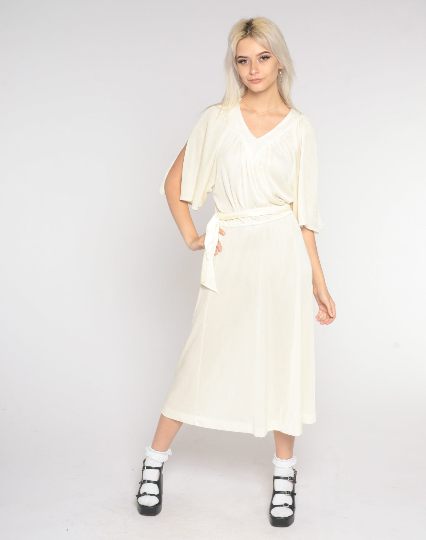1970s Off-White Midi Dress Kimono Sleeve V-Neck Elastic Waist Small Medium