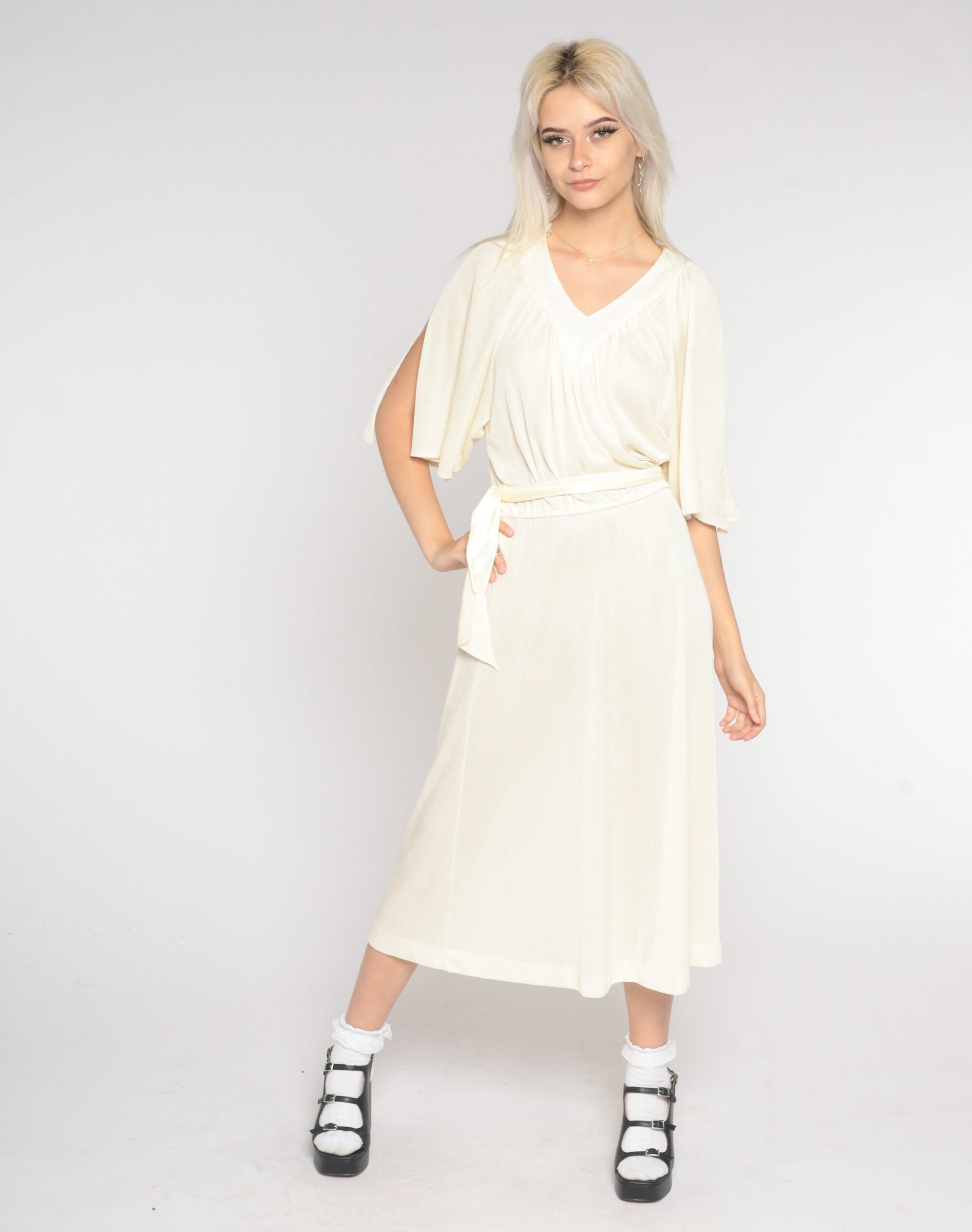 1970s Off-White Midi Dress Kimono Sleeve V-Neck Elastic Waist Small Medium