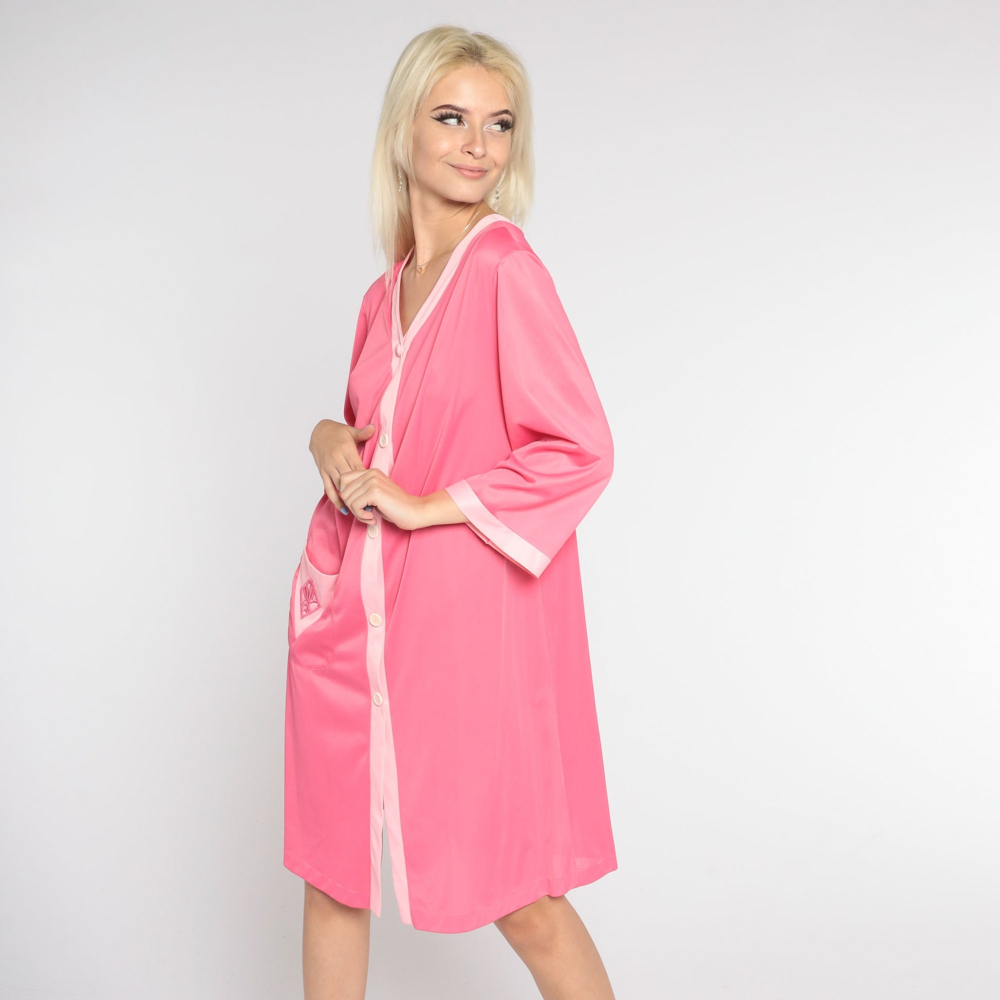 70s Pink Nylon Pajama Dress Embroidered Pocket Button-Up Nightgown Medium Large
