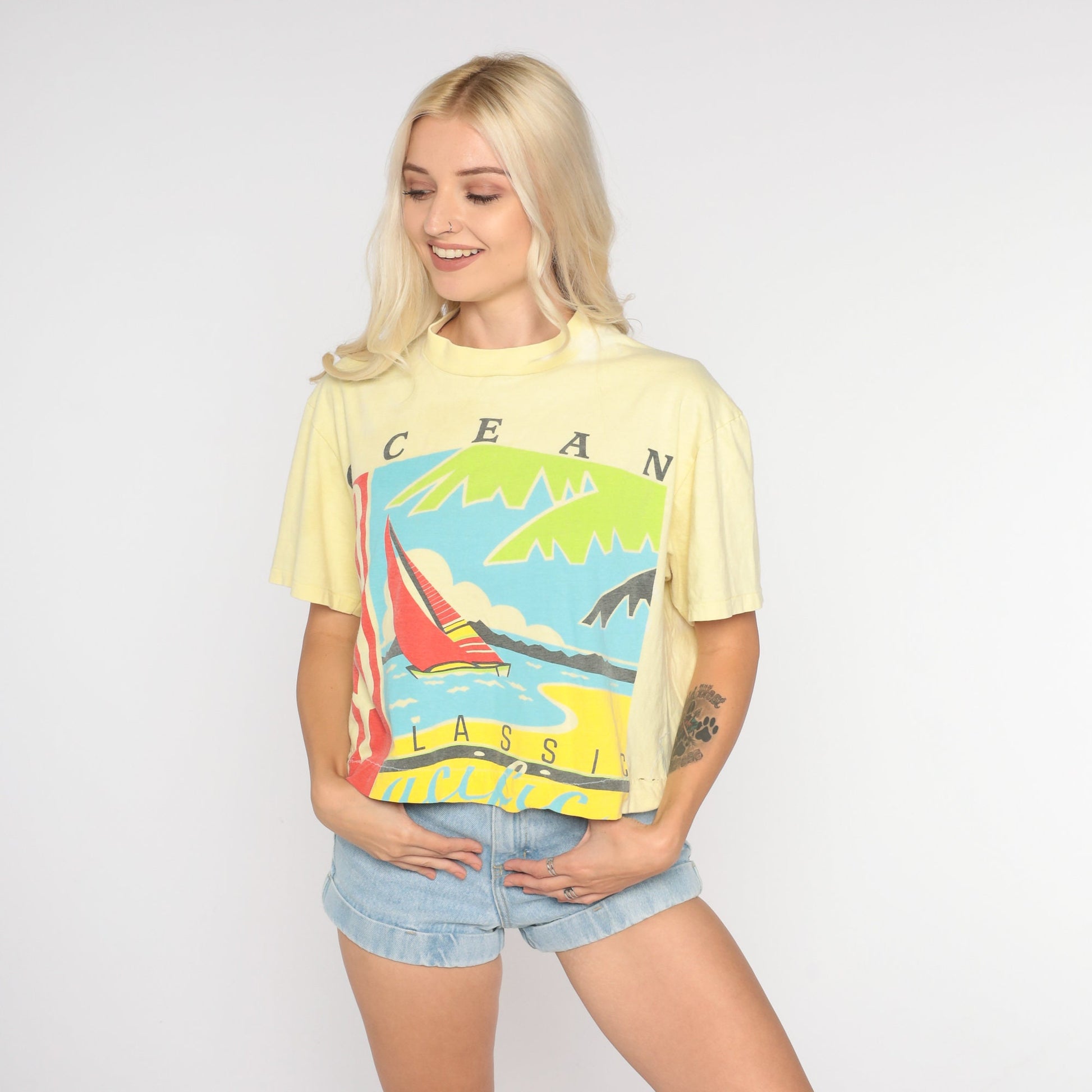 90s Ocean Pacific Sailboat Graphic T-Shirt Yellow Cotton Medium
