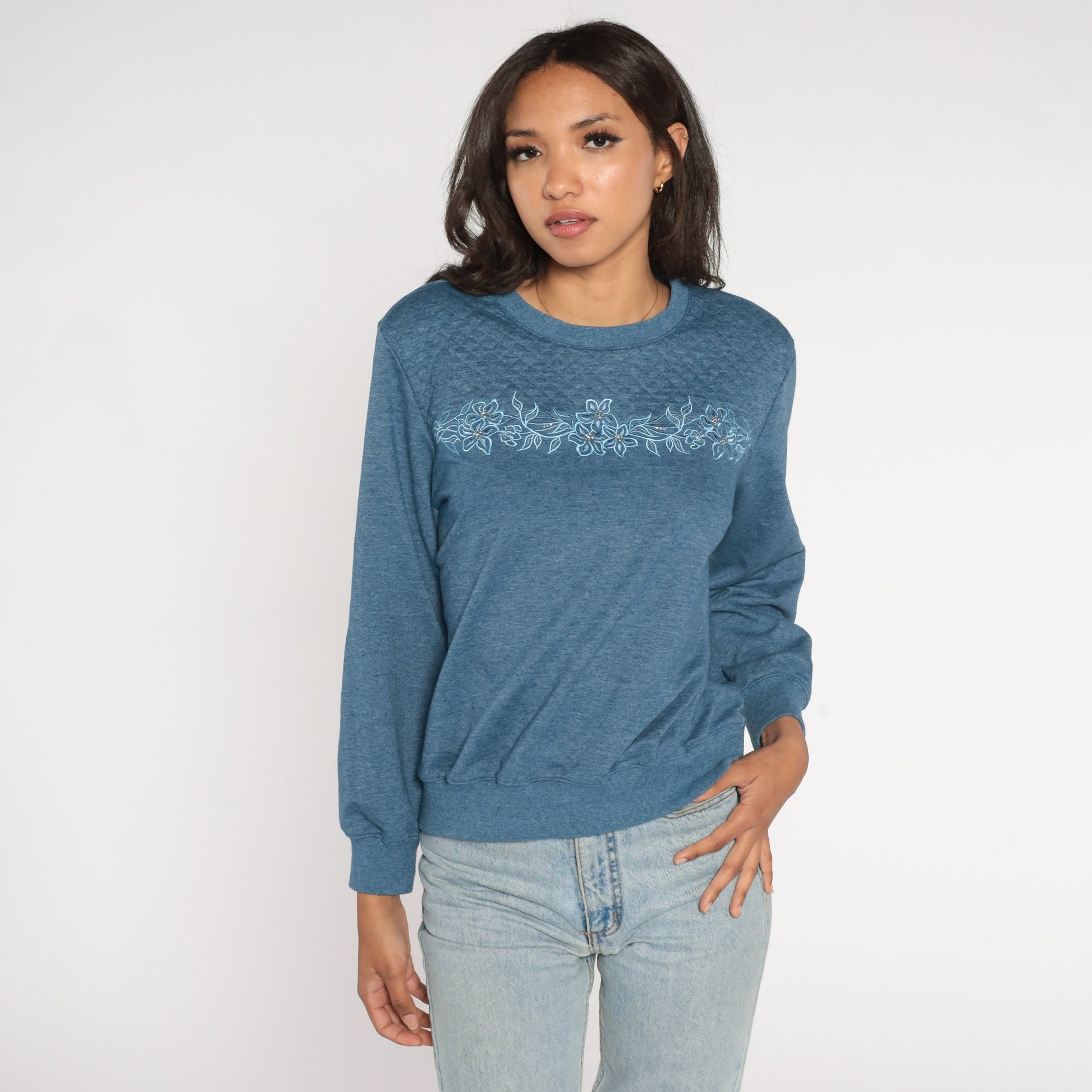 90s Blue Floral Embroidered Beaded Quilted Sweatshirt Petite Medium