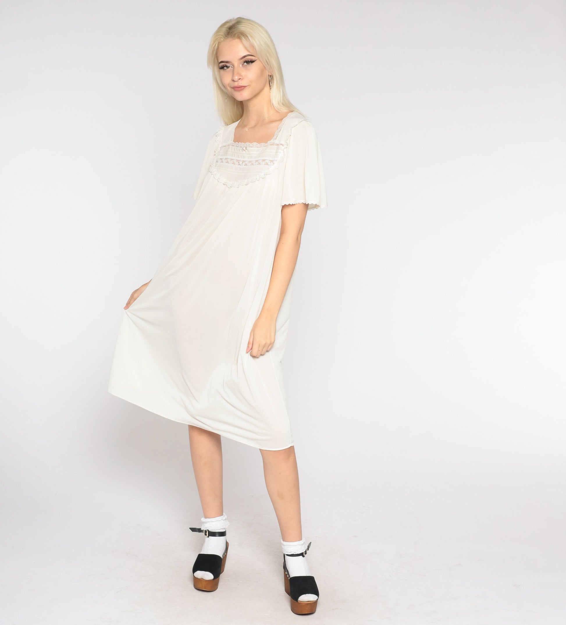 90s Cream Nightgown Knee-Length Lace Bib Short Sleeve Medium