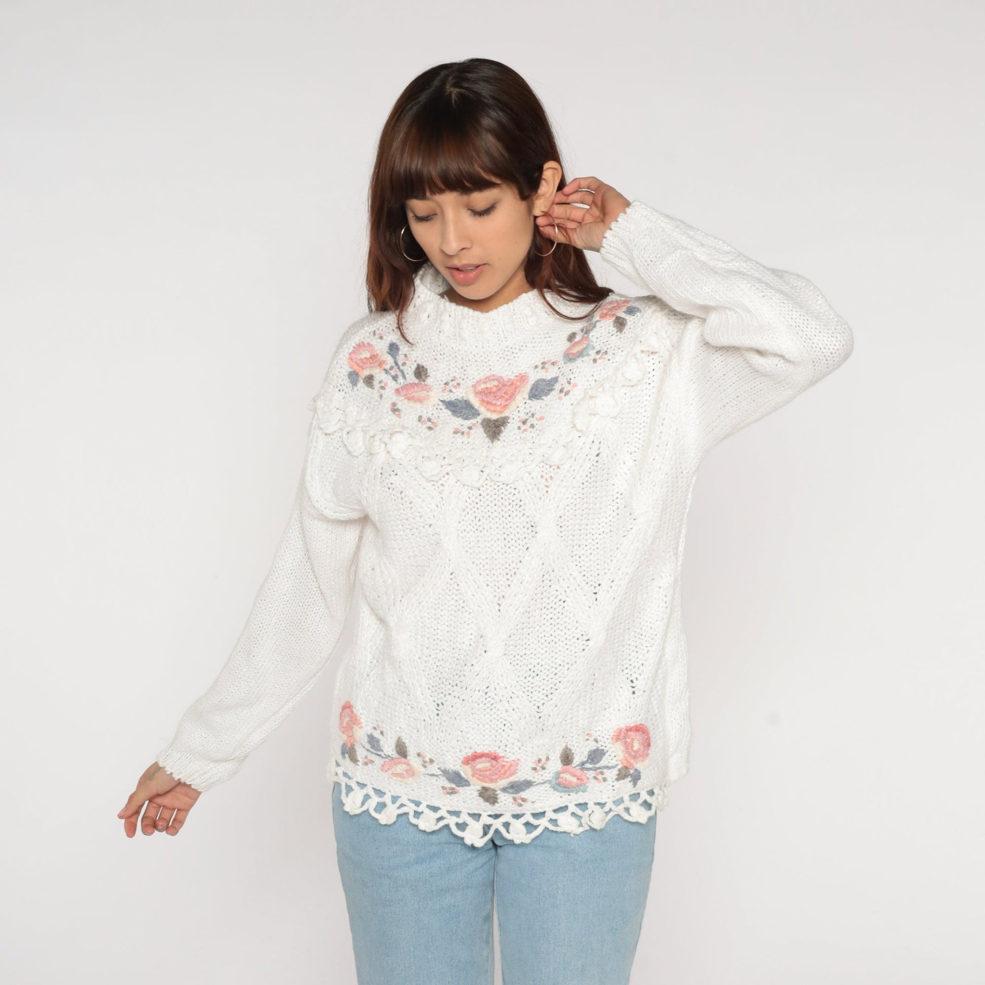 90s White Floral Brocade Knit Sweater Mock Neck Scalloped Crochet Trim Medium