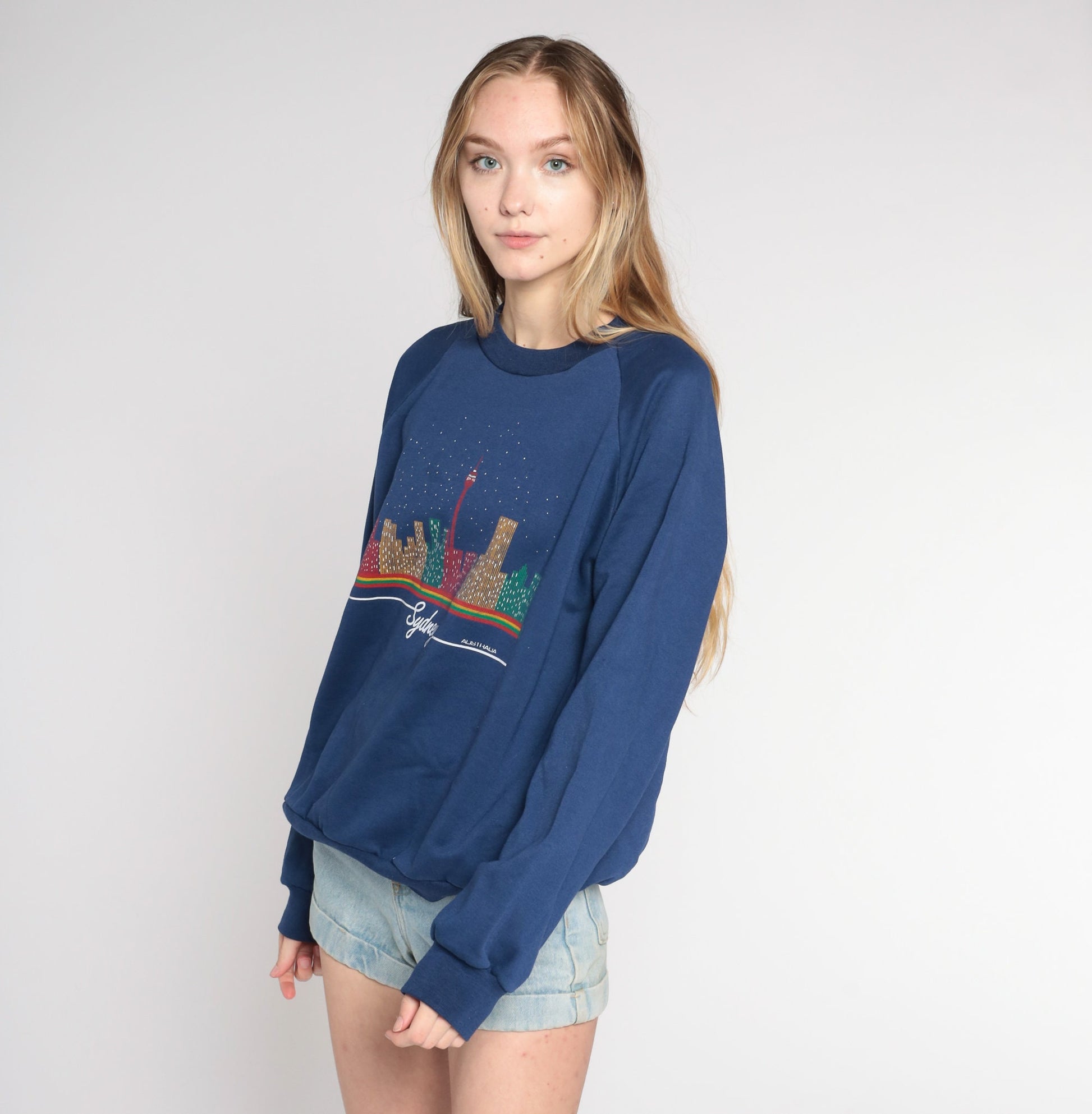 00s Sydney Australia Skyline Graphic Sweatshirt Navy Raglan Crewneck Small