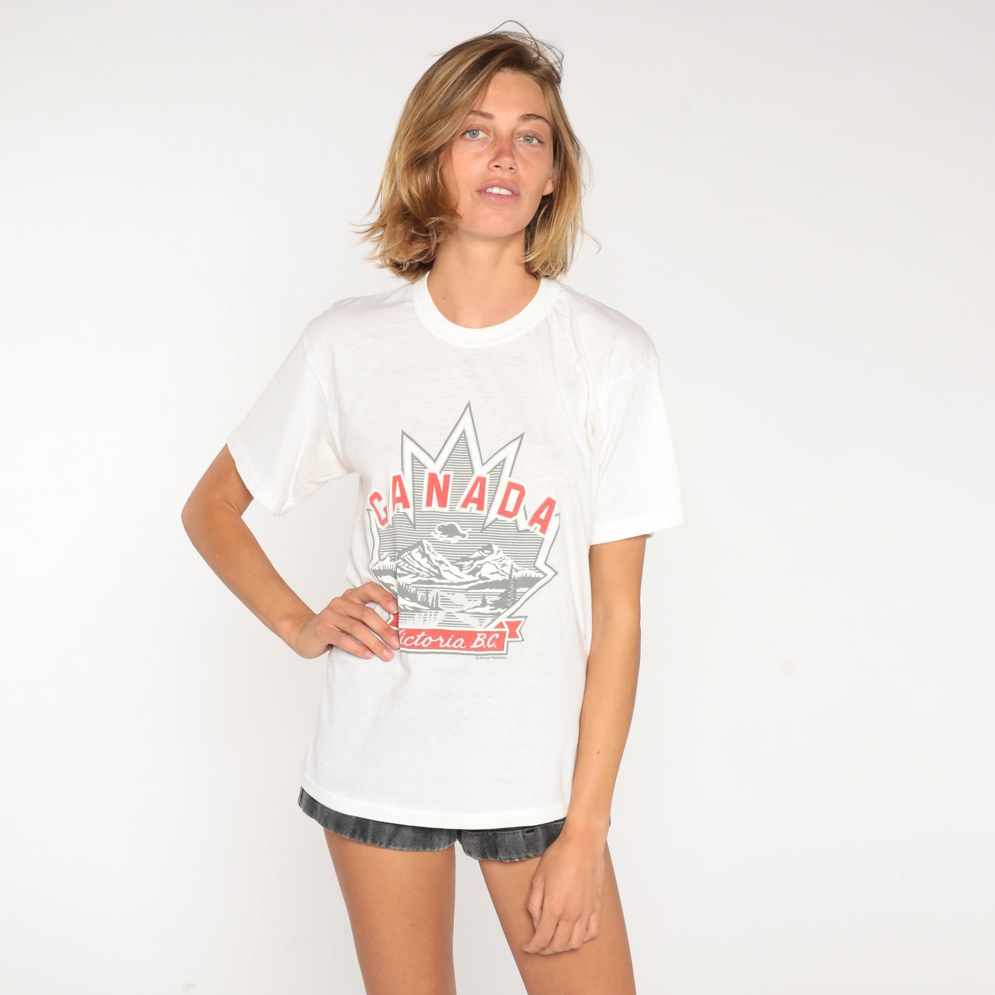 80s Victoria BC Canada Mountain Maple Leaf Graphic T-Shirt White Medium