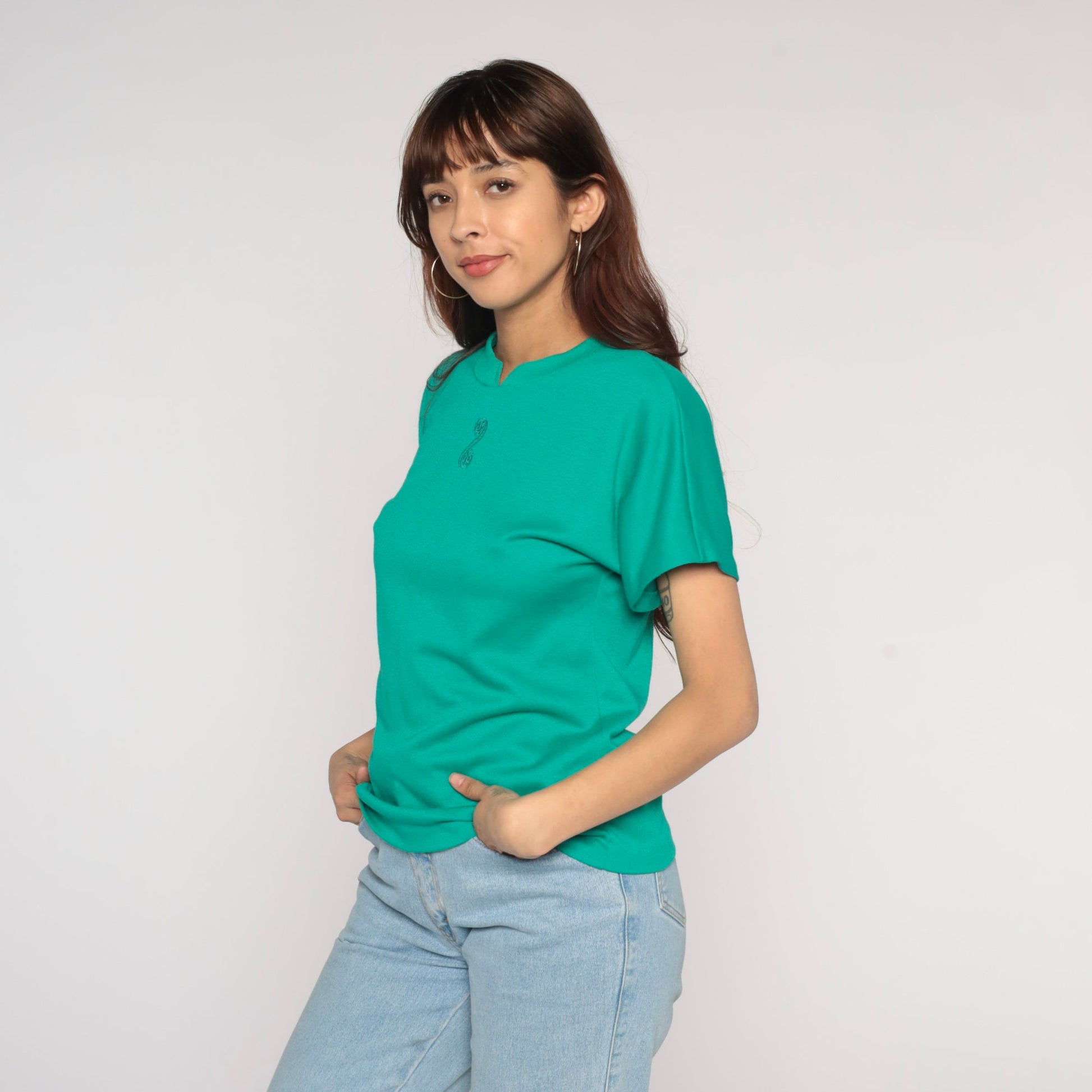 90s Green T-Shirt Embroidered Floral Swirl Chest Small