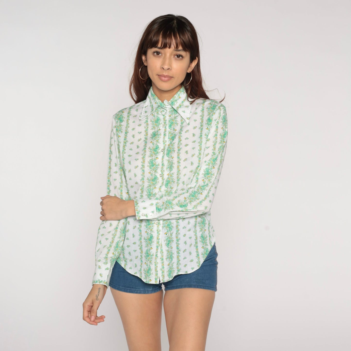 70s Floral Button-Up Shirt White Green Flower Pointed Collar Long Sleeve Medium