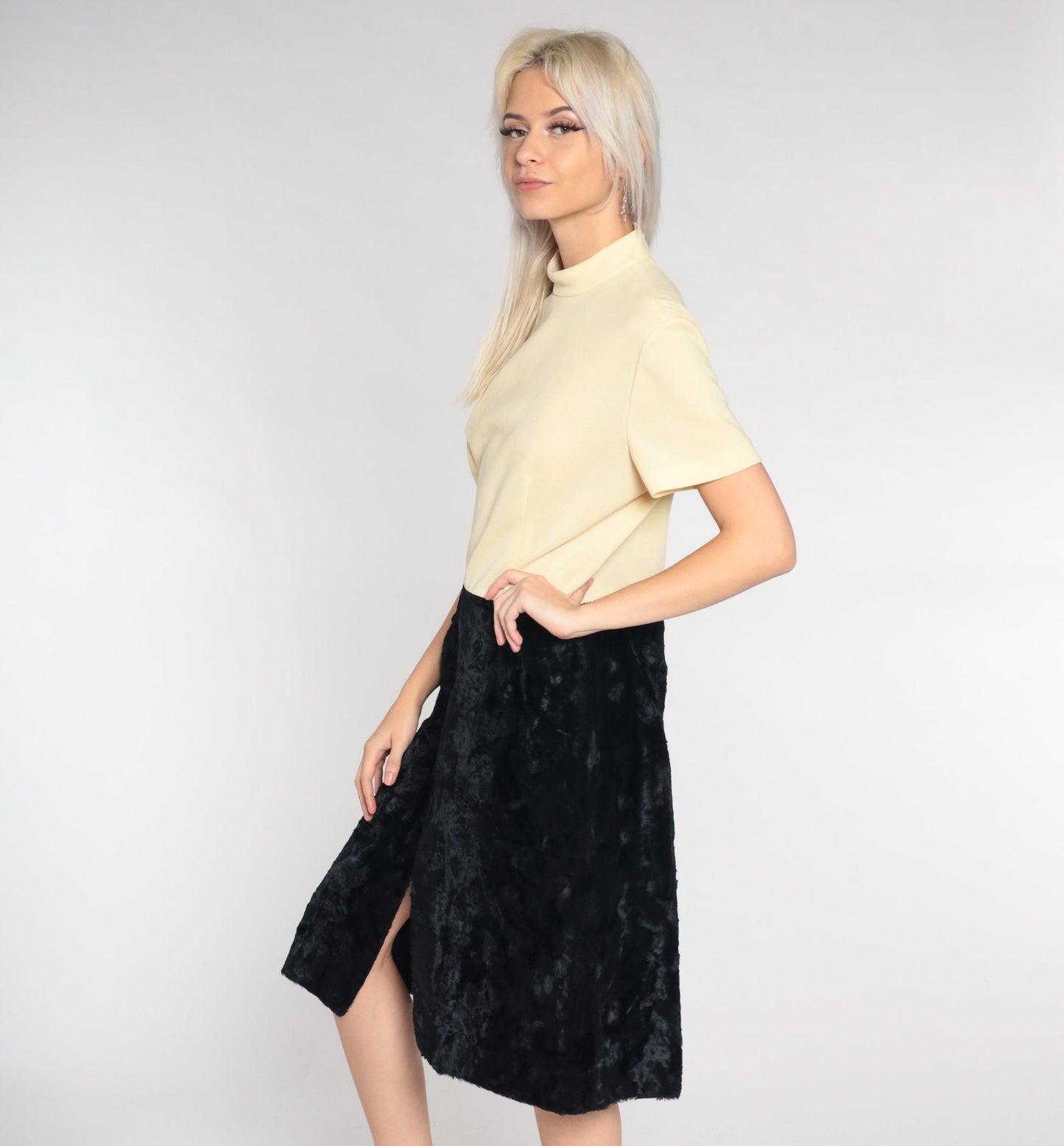 60s Shift Dress Cream & Black Faux Fur Midi Mock Neck Short Sleeve Medium
