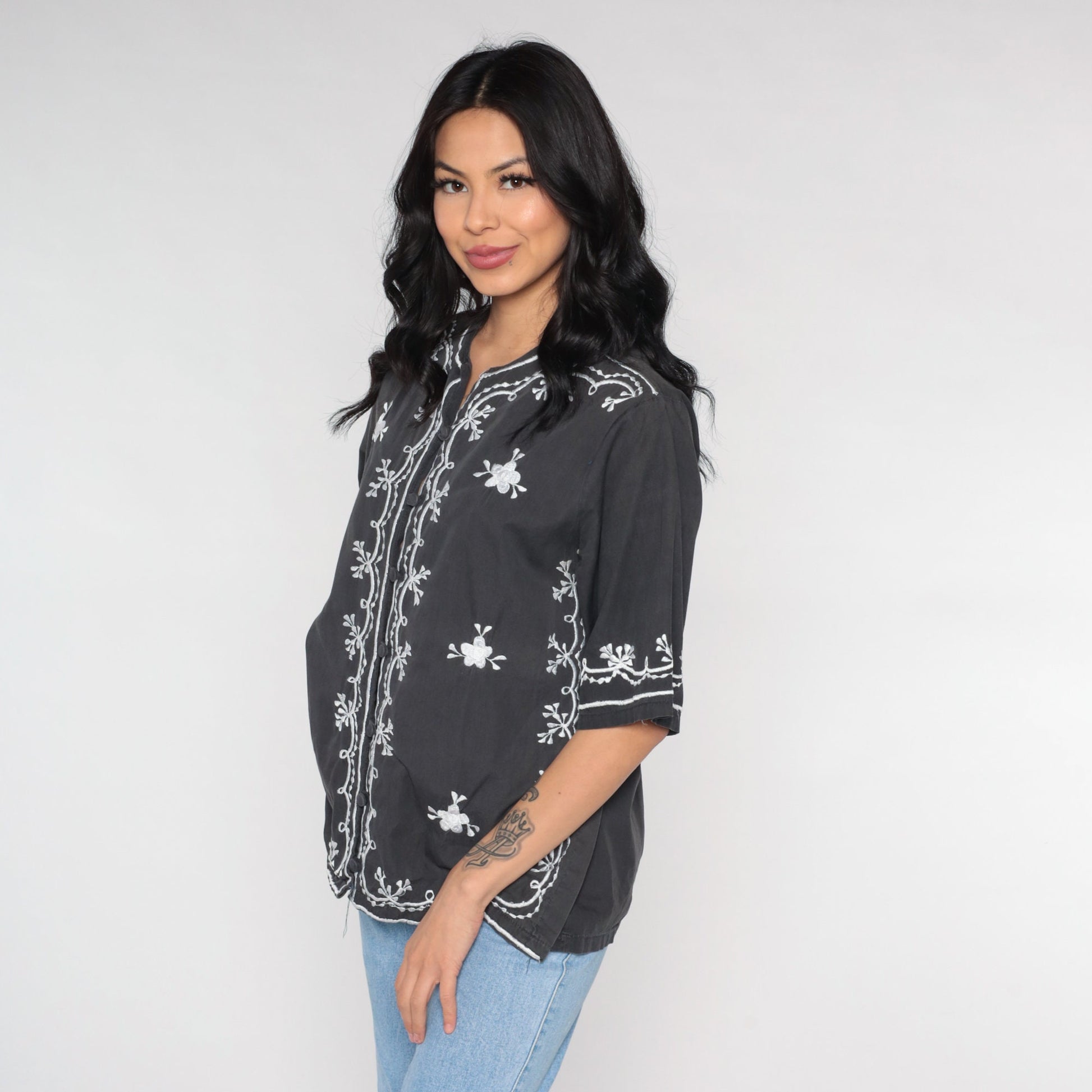 90s Charcoal Floral Embroidered Button-Up Blouse Short Sleeve Medium