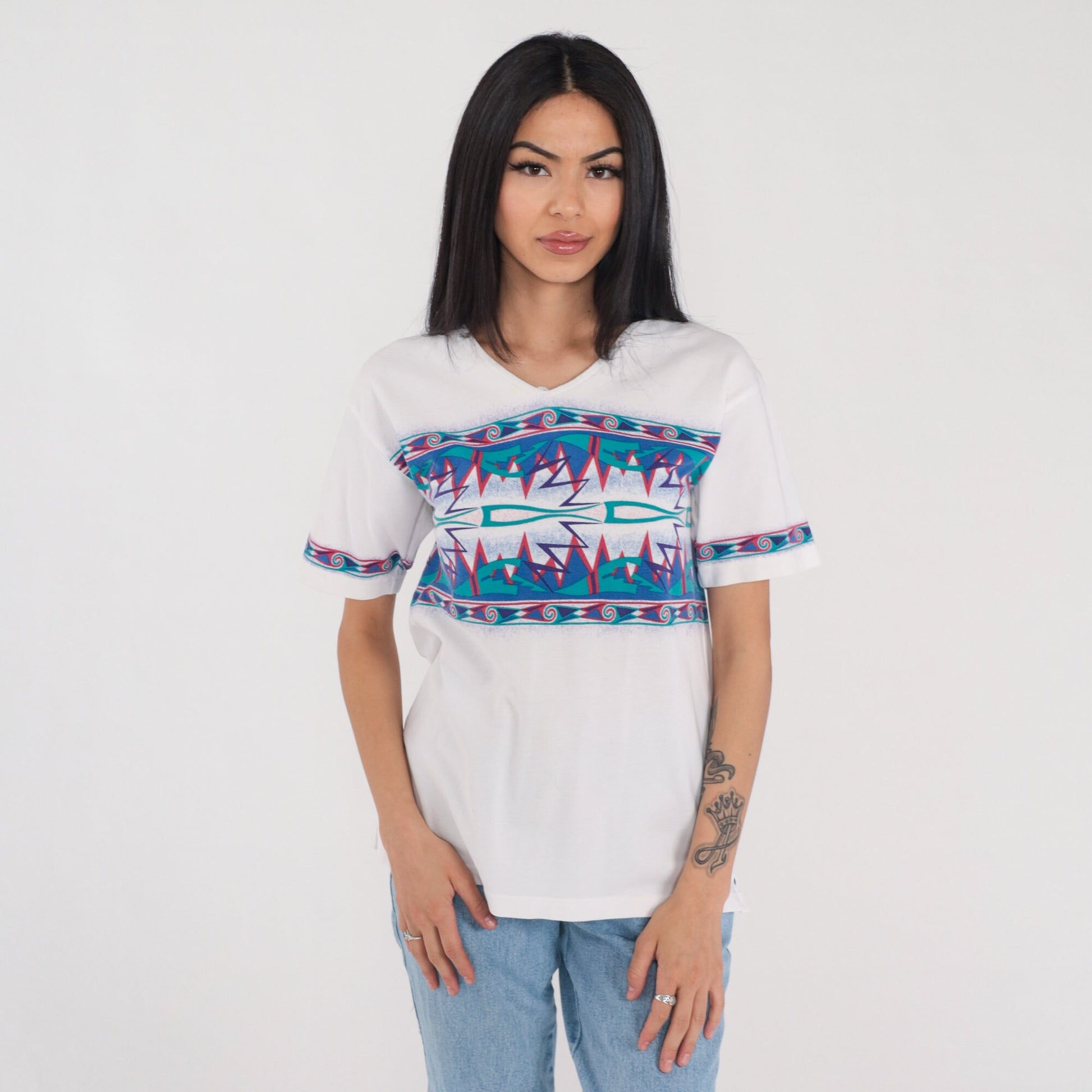 90s Abstract Geometric Print V-Neck T-Shirt White Blue Red Green Small