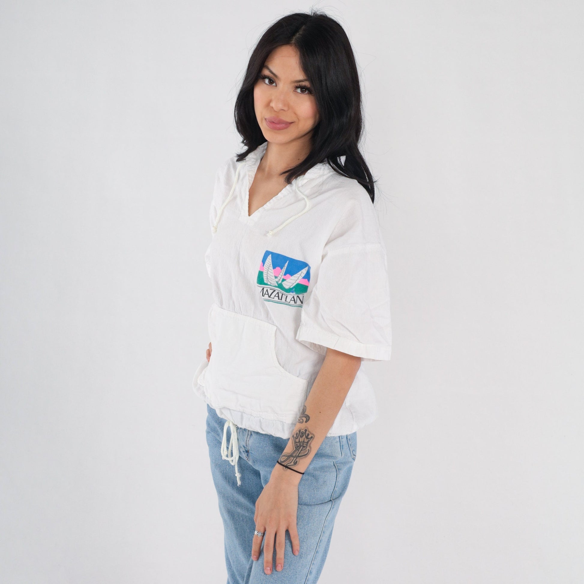 00s Mazatlan Sailboat Graphic T-Shirt White V-Neck Kangaroo Pocket Medium