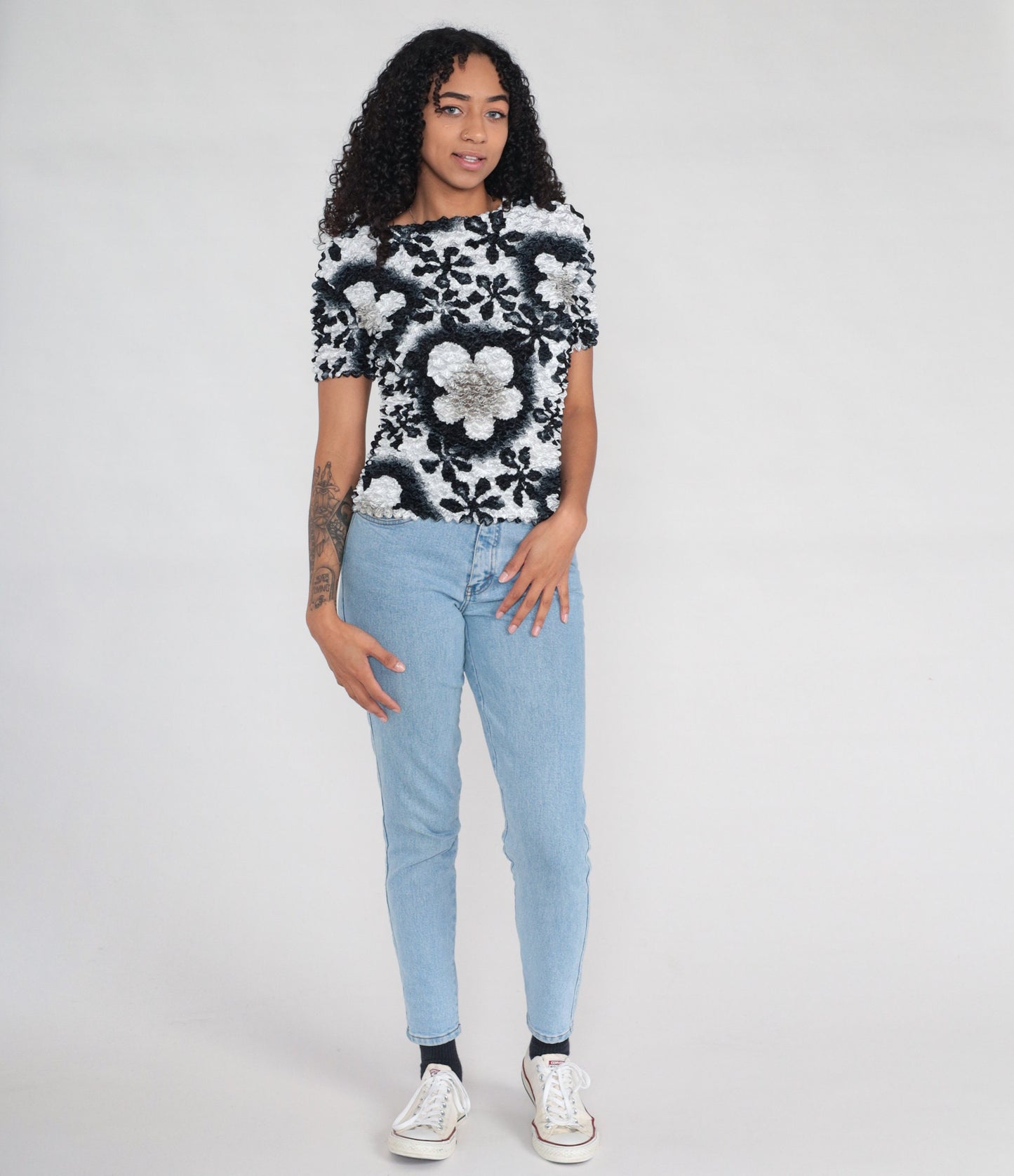 Y2K Black White Floral Popcorn Textured Blouse Short Sleeve Small Medium Large