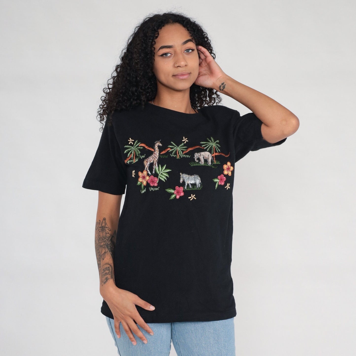 00s Safari Animal Embroidered T-Shirt Black Graphic Tee Small S