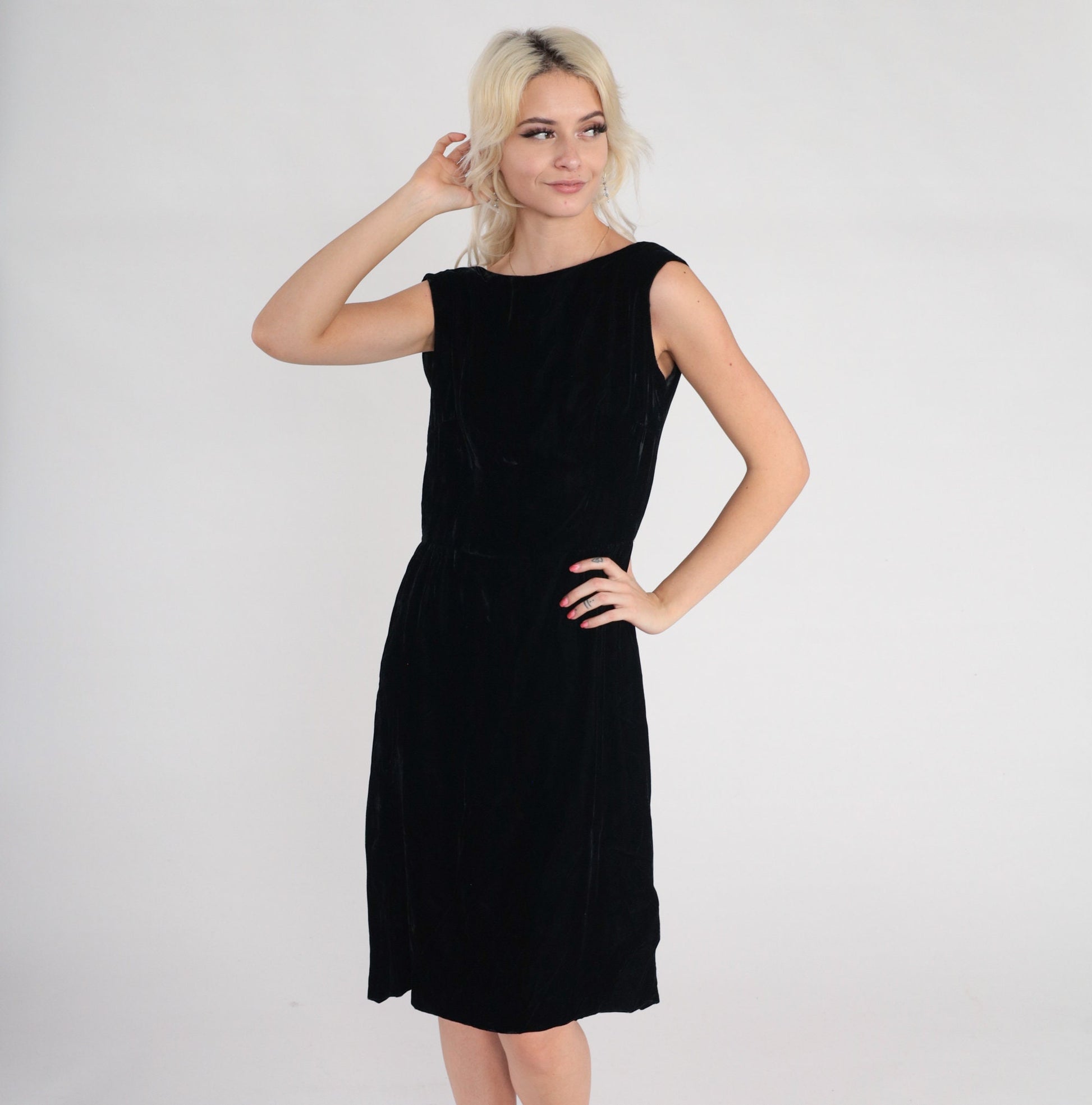 70s Black Velvet Shift Dress Low Back Sleeveless Small