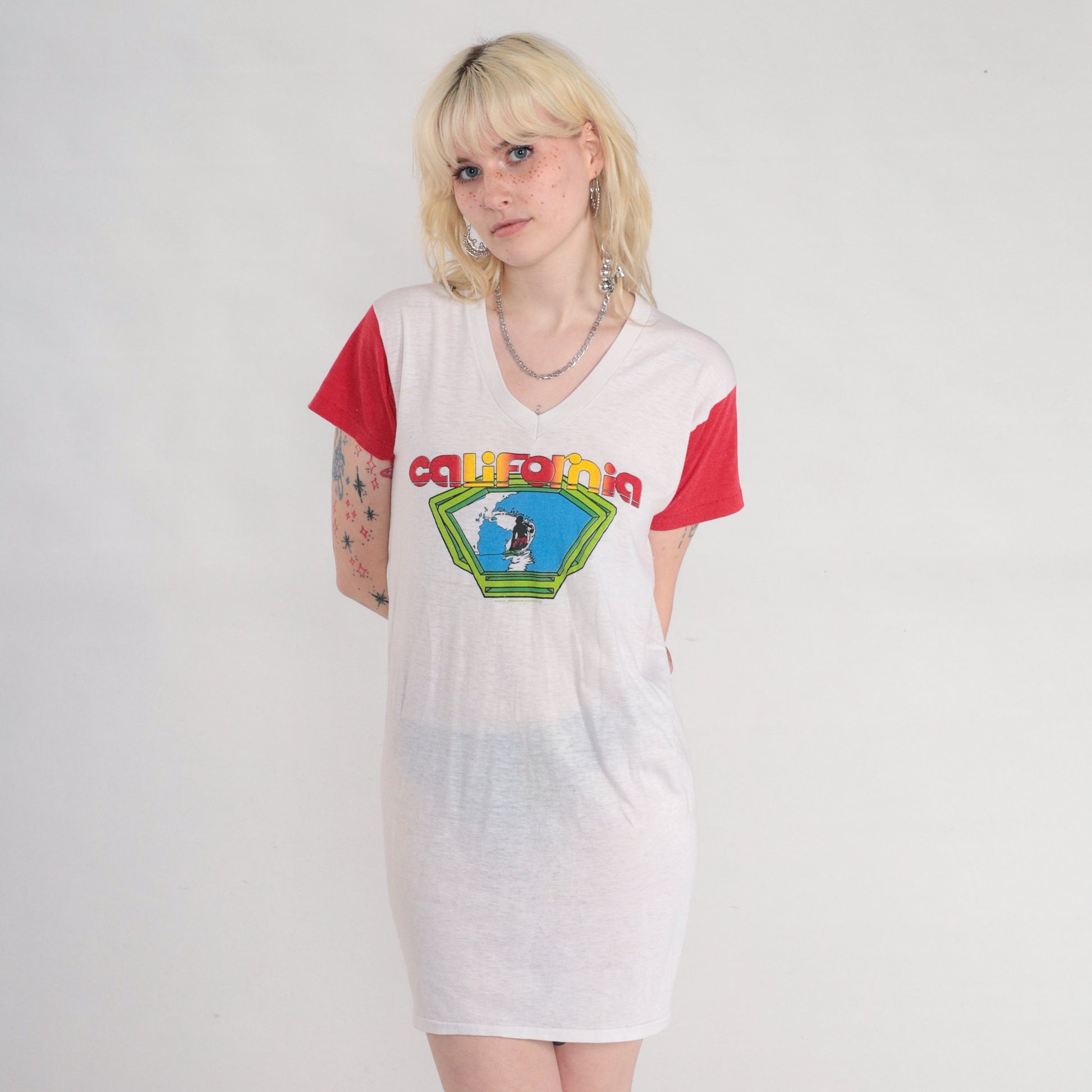 80s California Surfer Graphic T-Shirt Dress Mini White Red Sleeves Small Medium