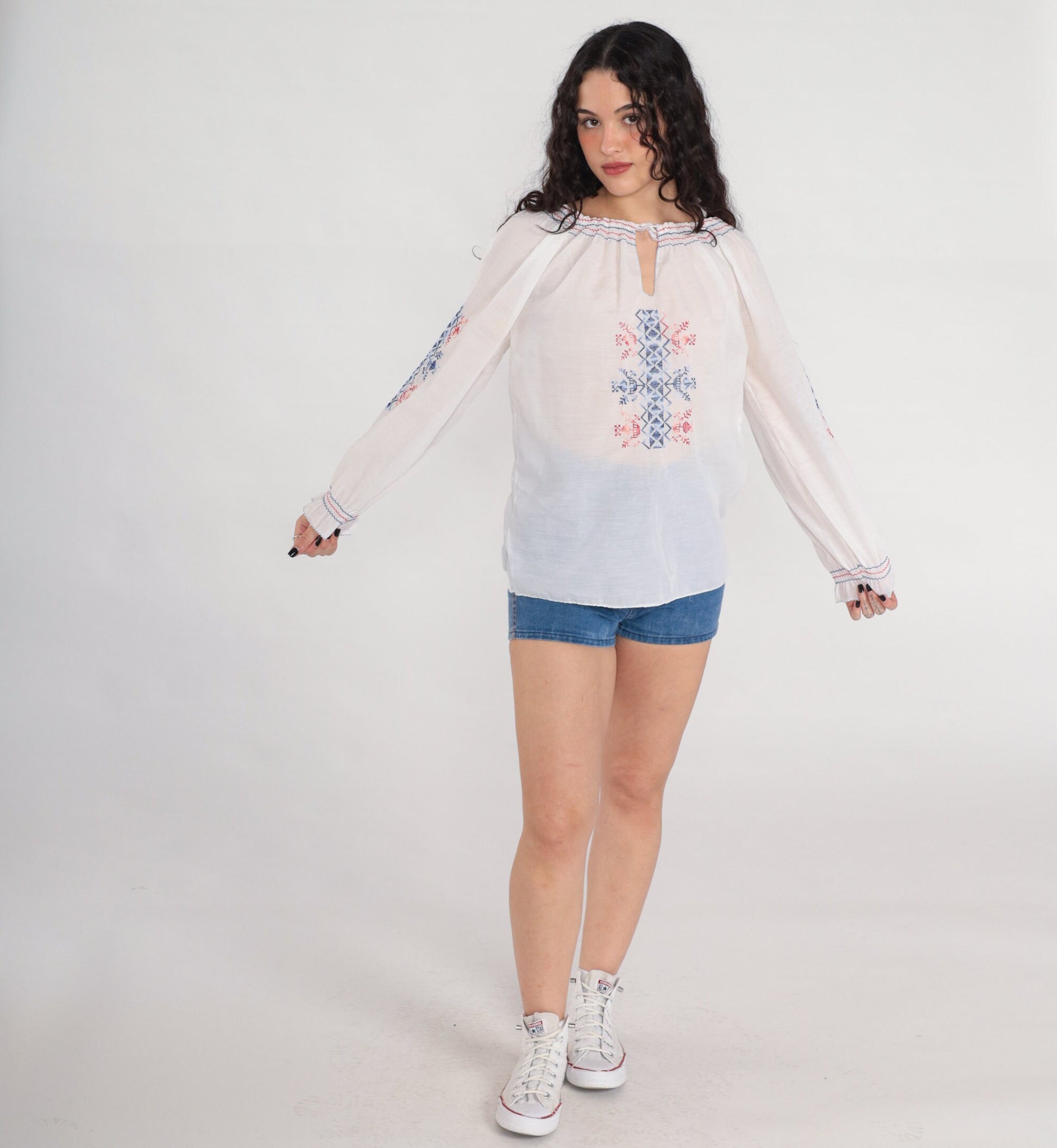 80s White Embroidered Peasant Blouse Keyhole Drawstring Neckline Small Medium