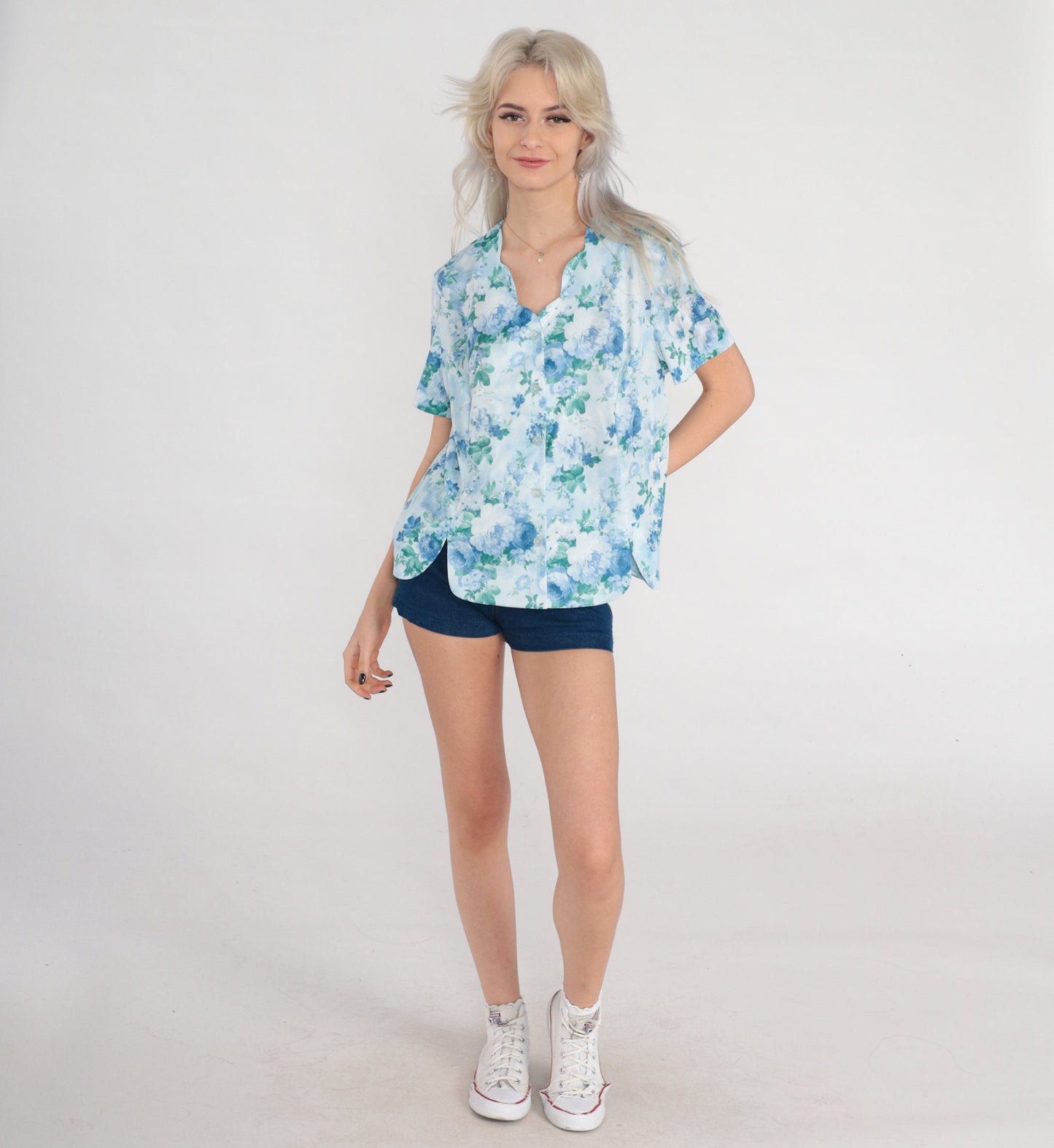00s Blue Floral Rose Print Button Up Blouse Scalloped V Neck Short Sleeve Large
