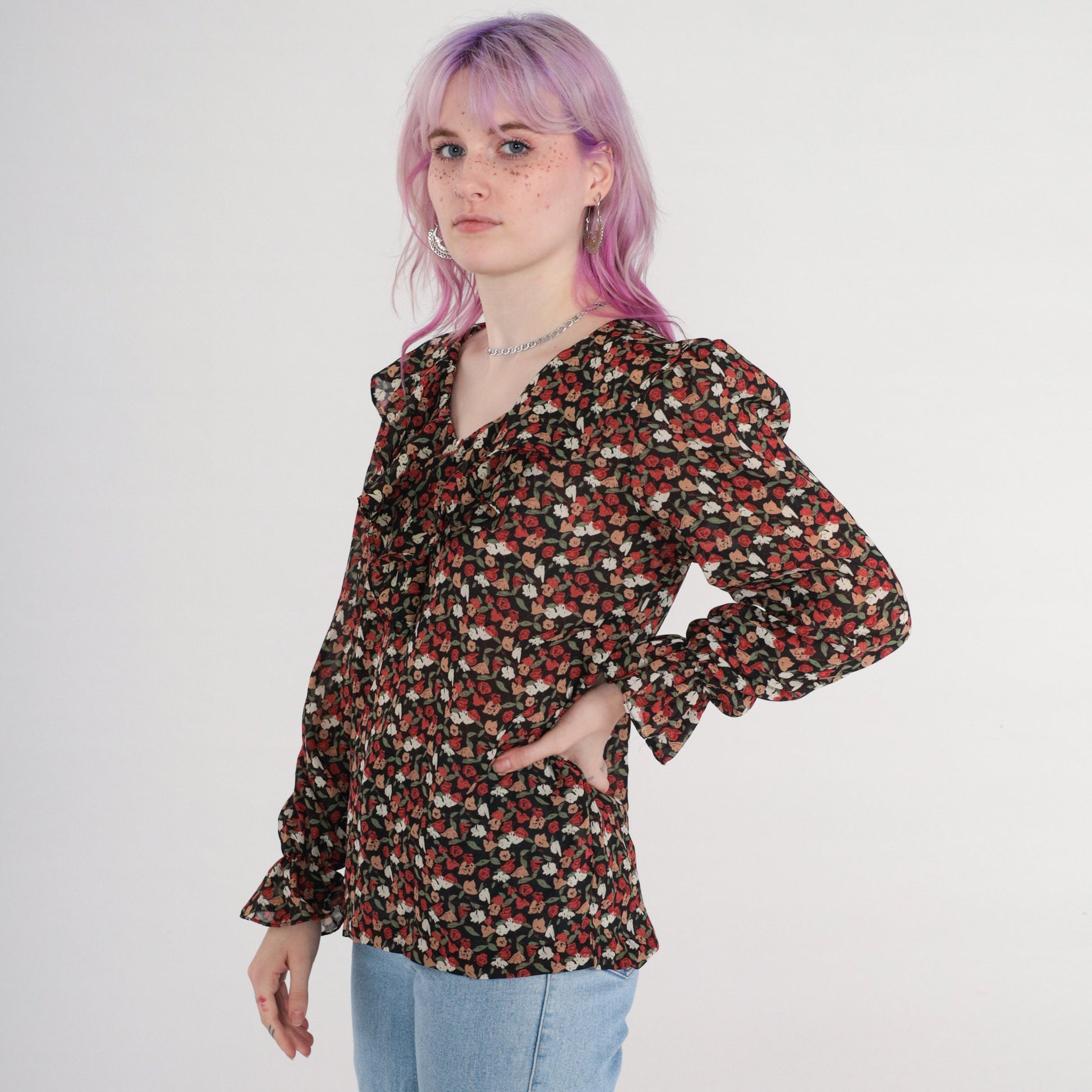 00s Floral Print Blouse Long Sleeve Ruffle Neckline Red Green Black Medium