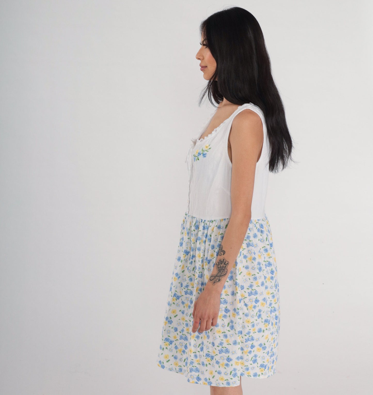 Y2K White Floral Mini Dress Embroidered Lace Trim High Waist Button Front Medium