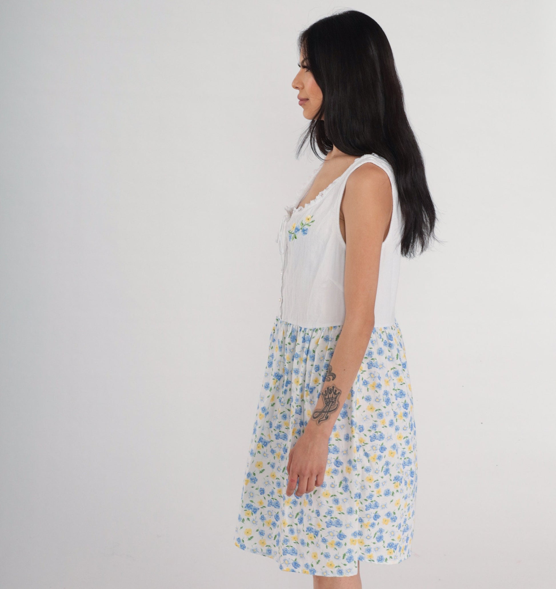 Y2K White Floral Mini Dress Embroidered Lace Trim High Waist Button Front Medium