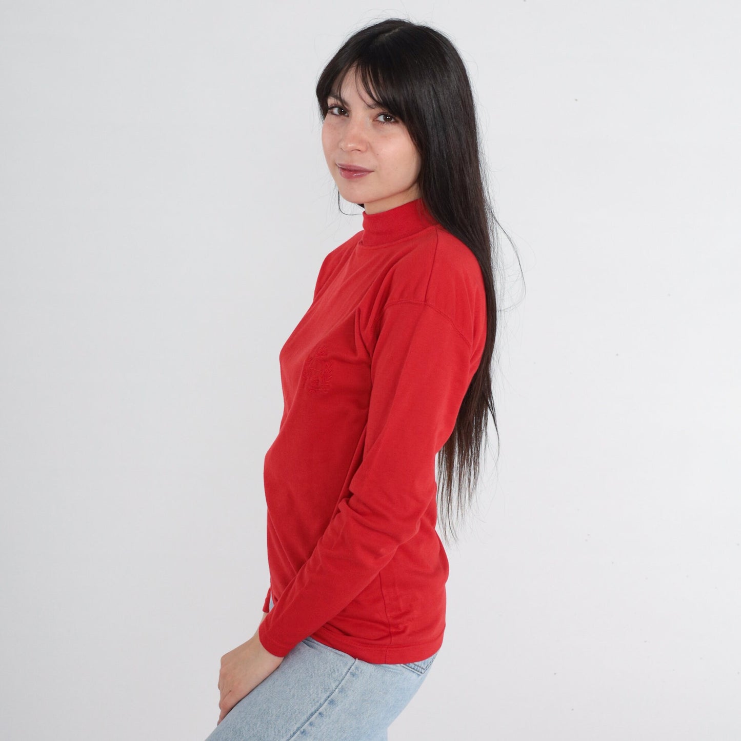 90s Red Mock Neck Crest Long Sleeve T-Shirt Small S
