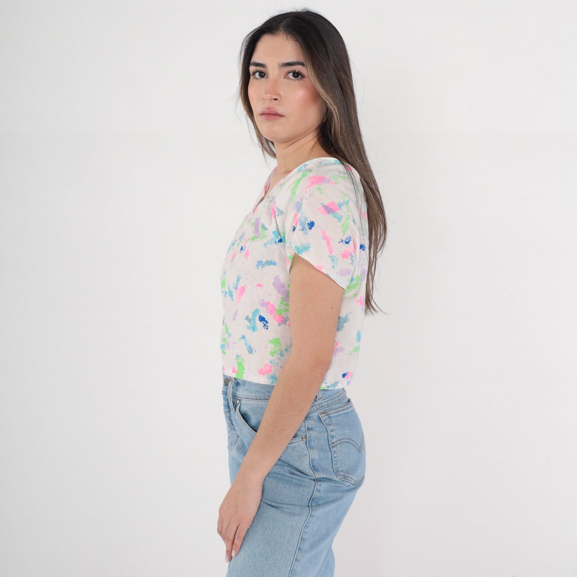 80s Paint Splatter Crop Top White Pink V-Neck Cap Sleeve Button Back Medium