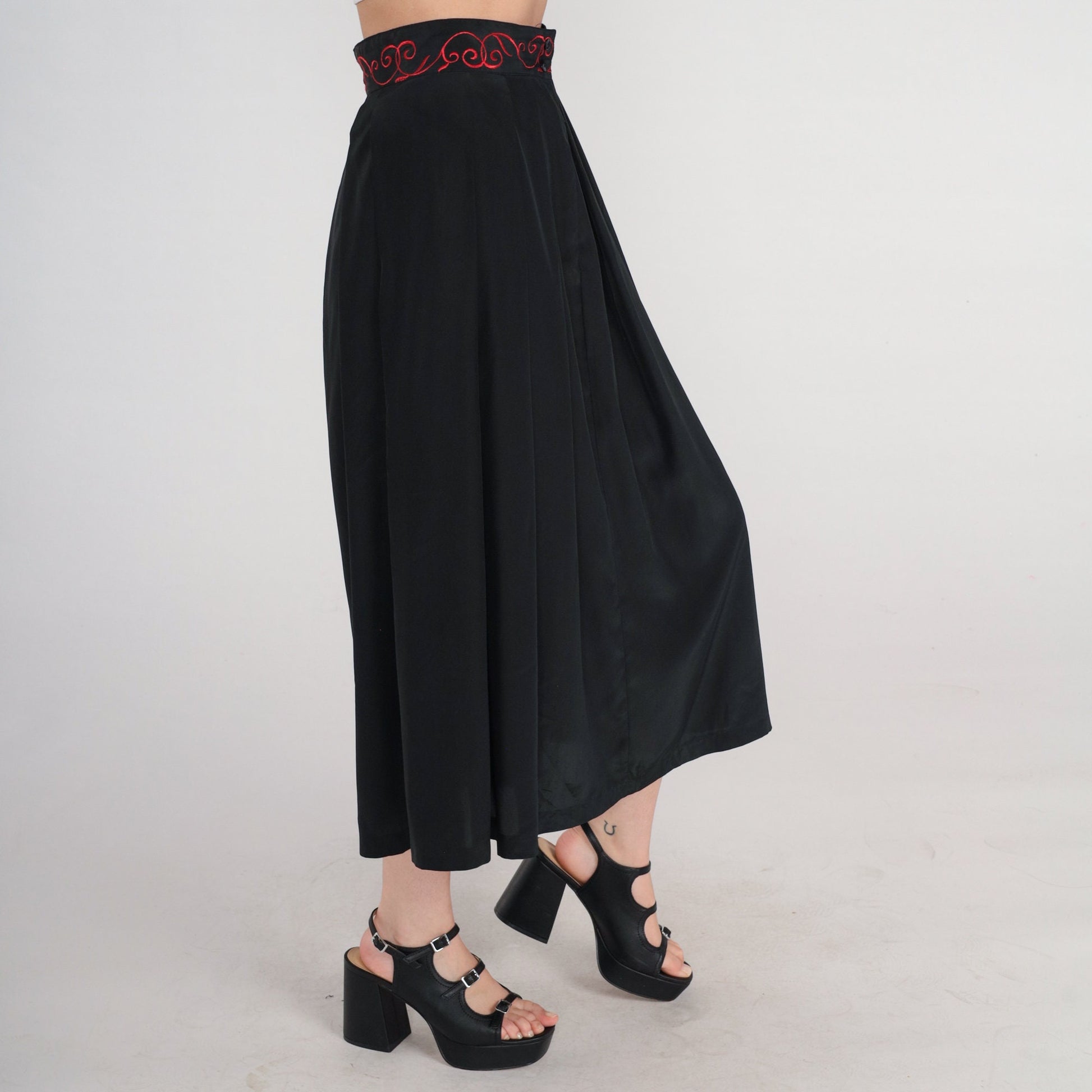 70s Black Midi Skirt High Waisted A-Line Red Embroidered Extra Small