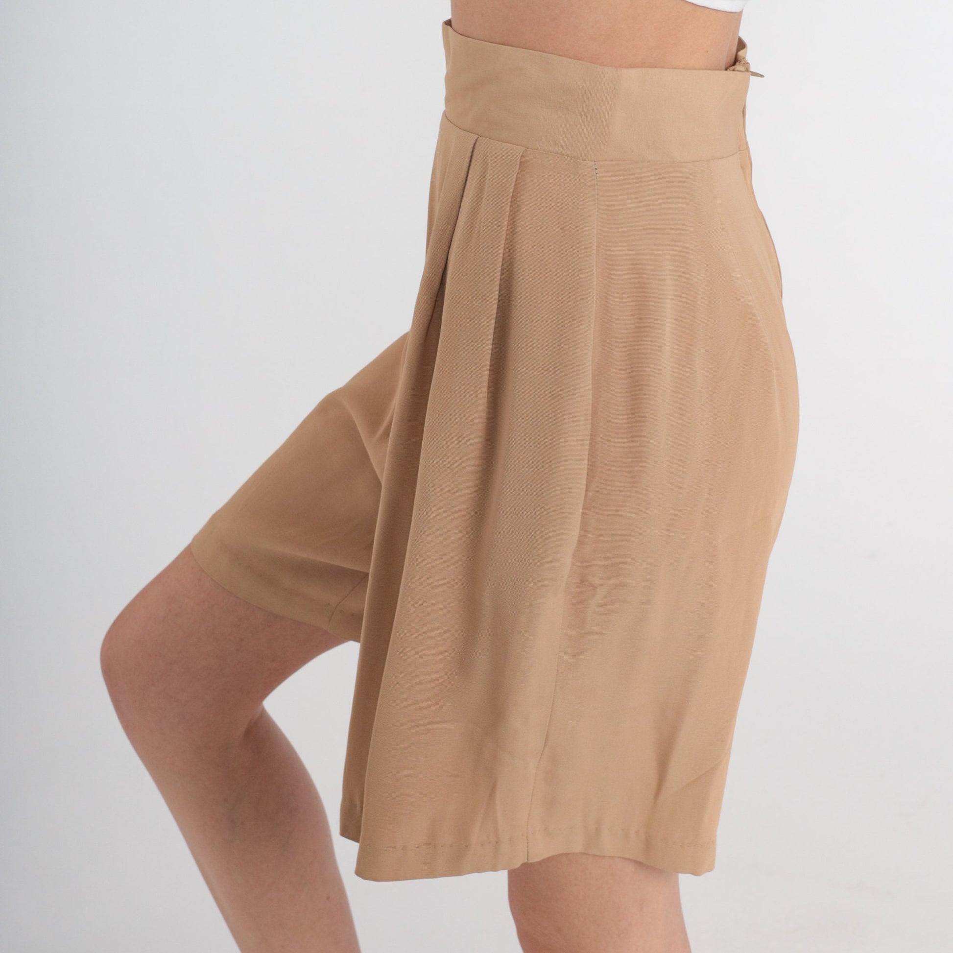 70s Tan Pleated High-Waisted Trouser Shorts Mid Length Small