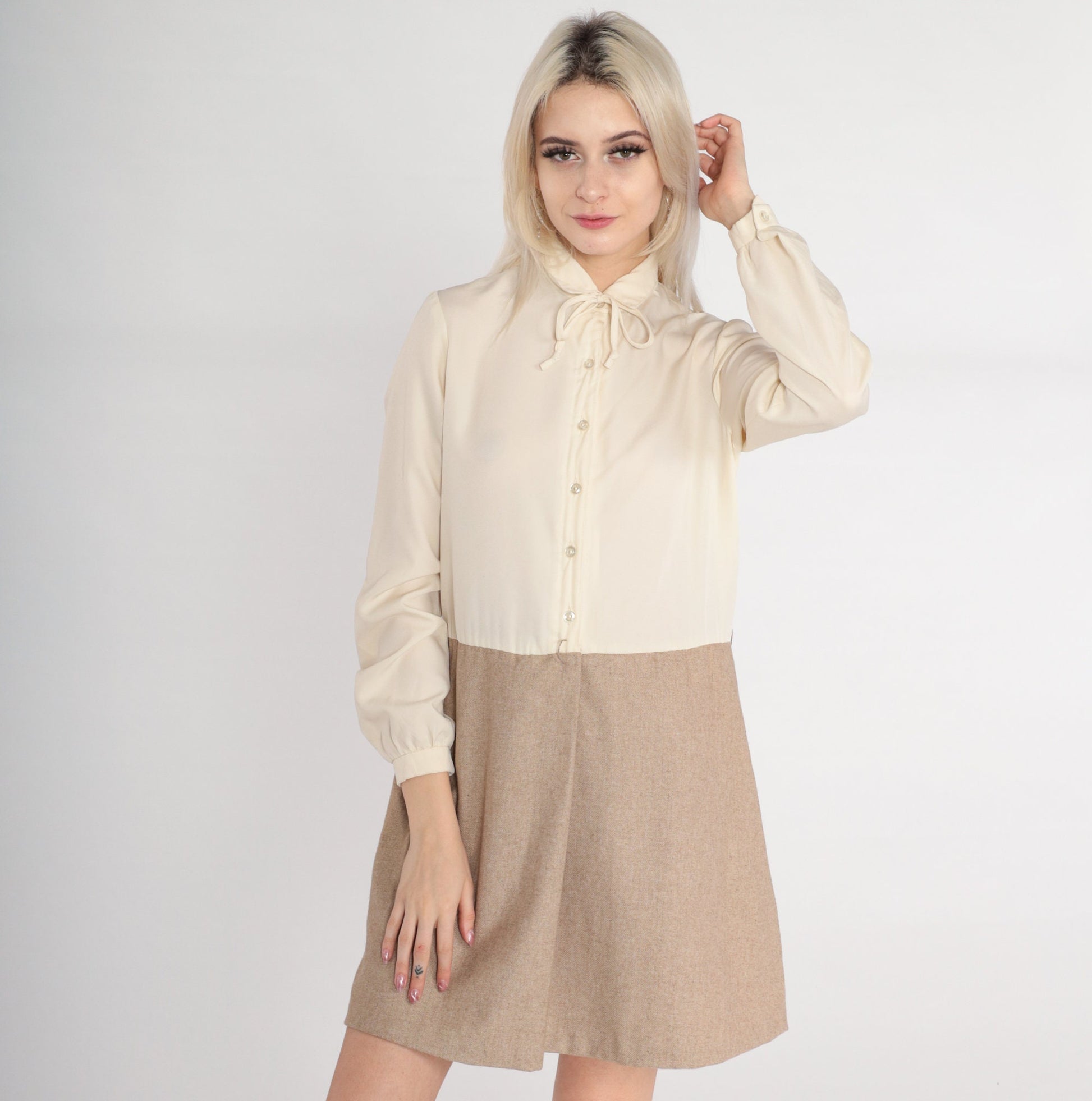 70s Secretary Shift Mini Dress Peter Pan Collar Tie Cream Taupe Medium