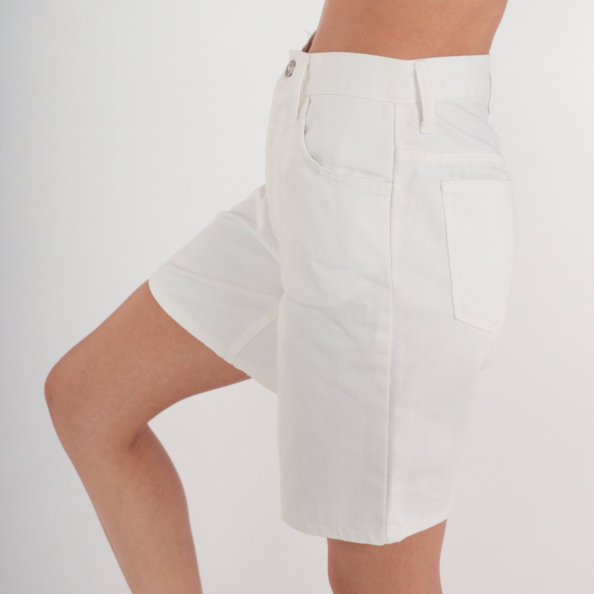 80s Levi's for Gals White Denim Shorts Mid Rise Knee Length XS