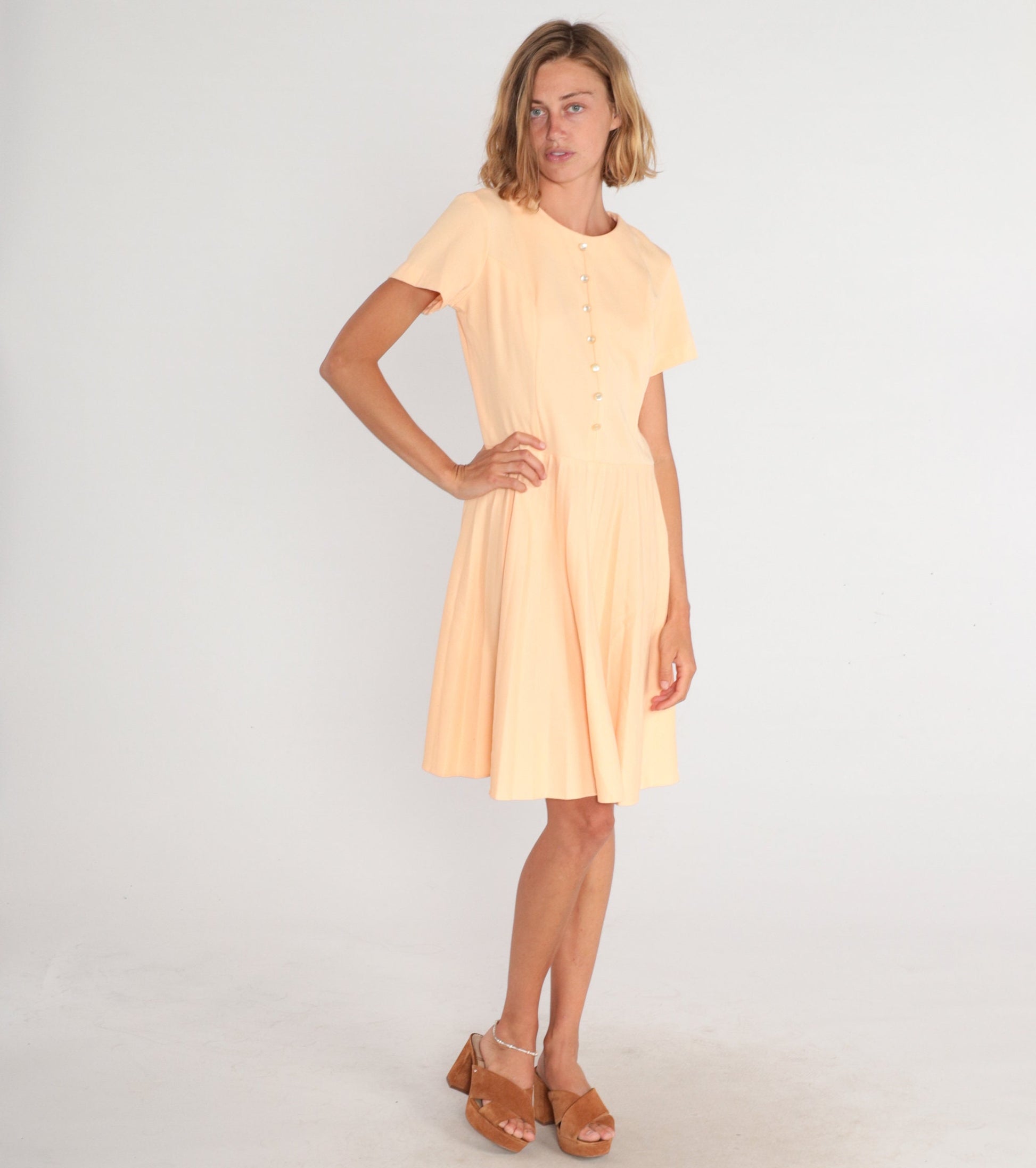 70s Peach Pleated Shirtwaist Dress Button Front High Waisted Knee Length Medium Large