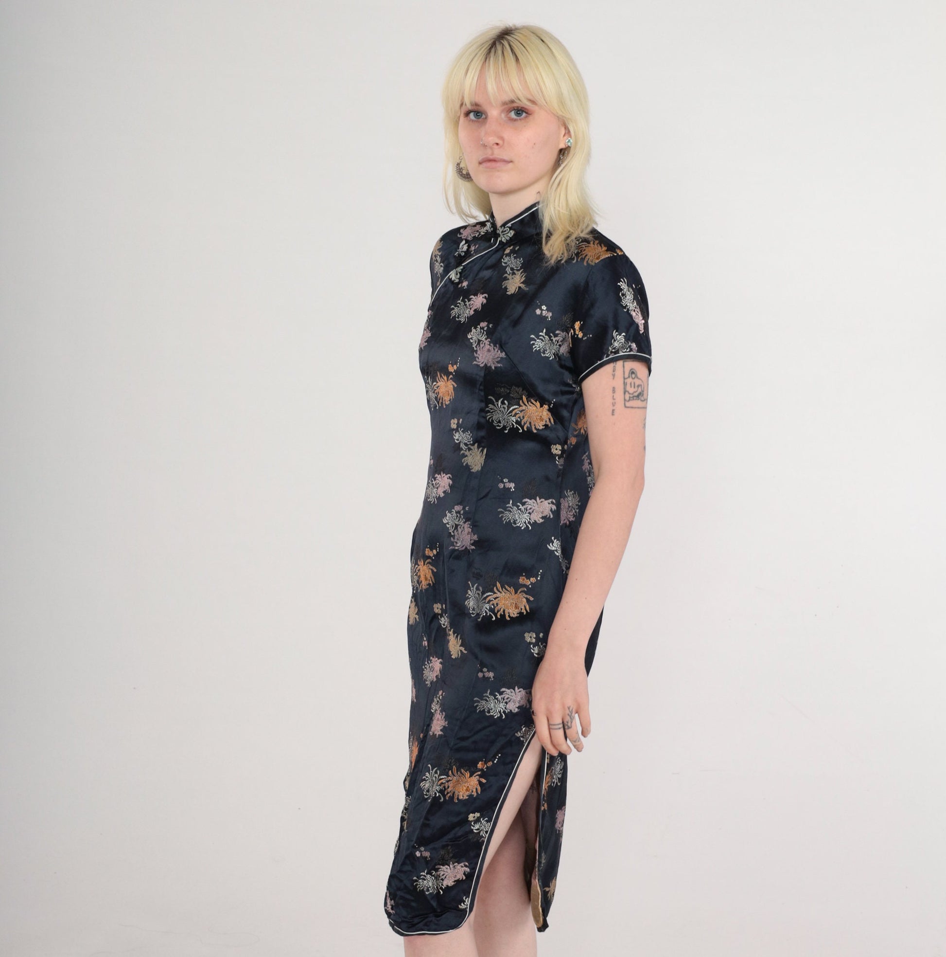 90s Black Floral Cheongsam Midi Dress Mandarin Collar Frog Buttons Side Slit Medium