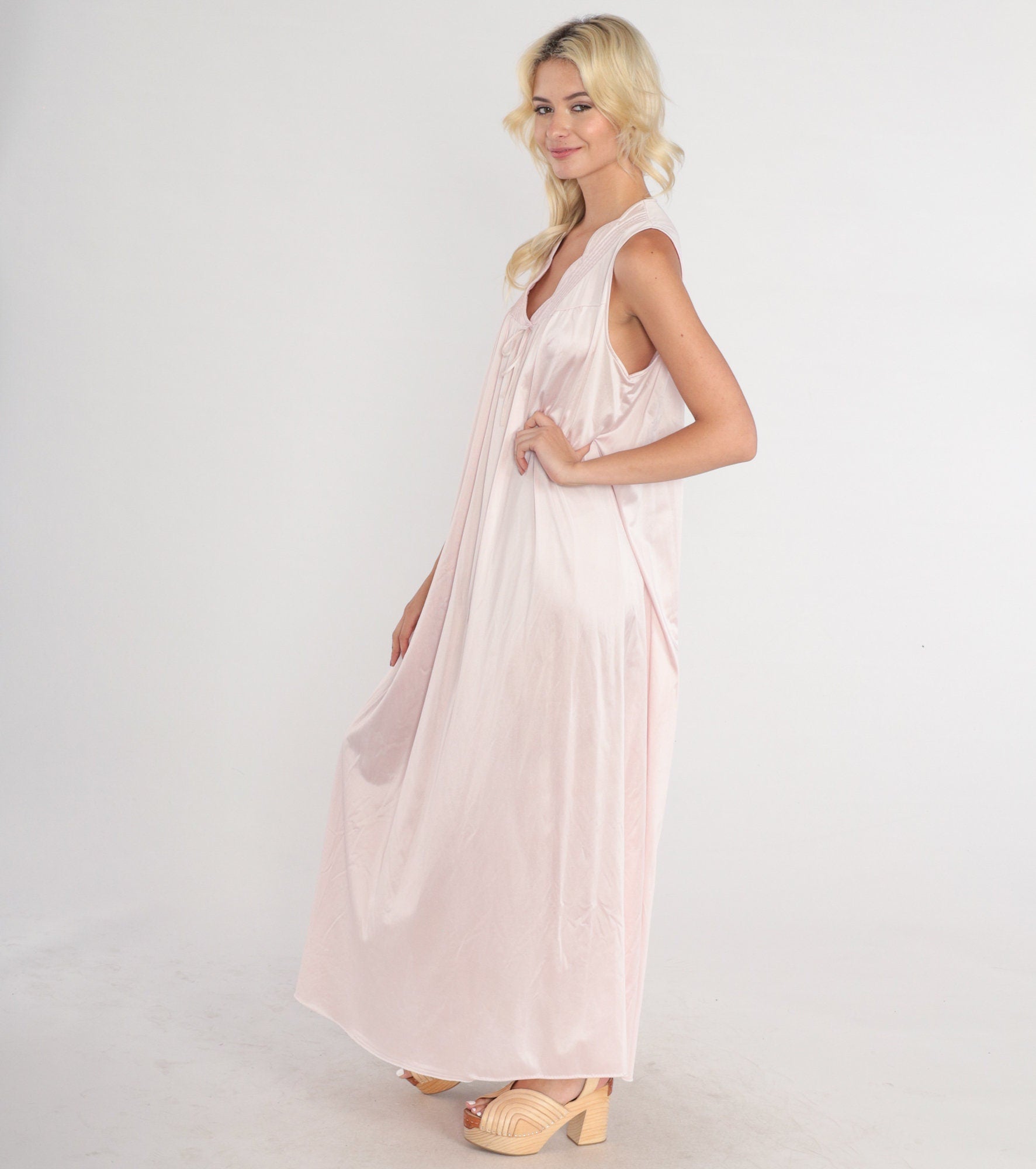 70s Baby Pink Slip Dress Maxi Nightgown Scalloped V-Neck Sleeveless Medium